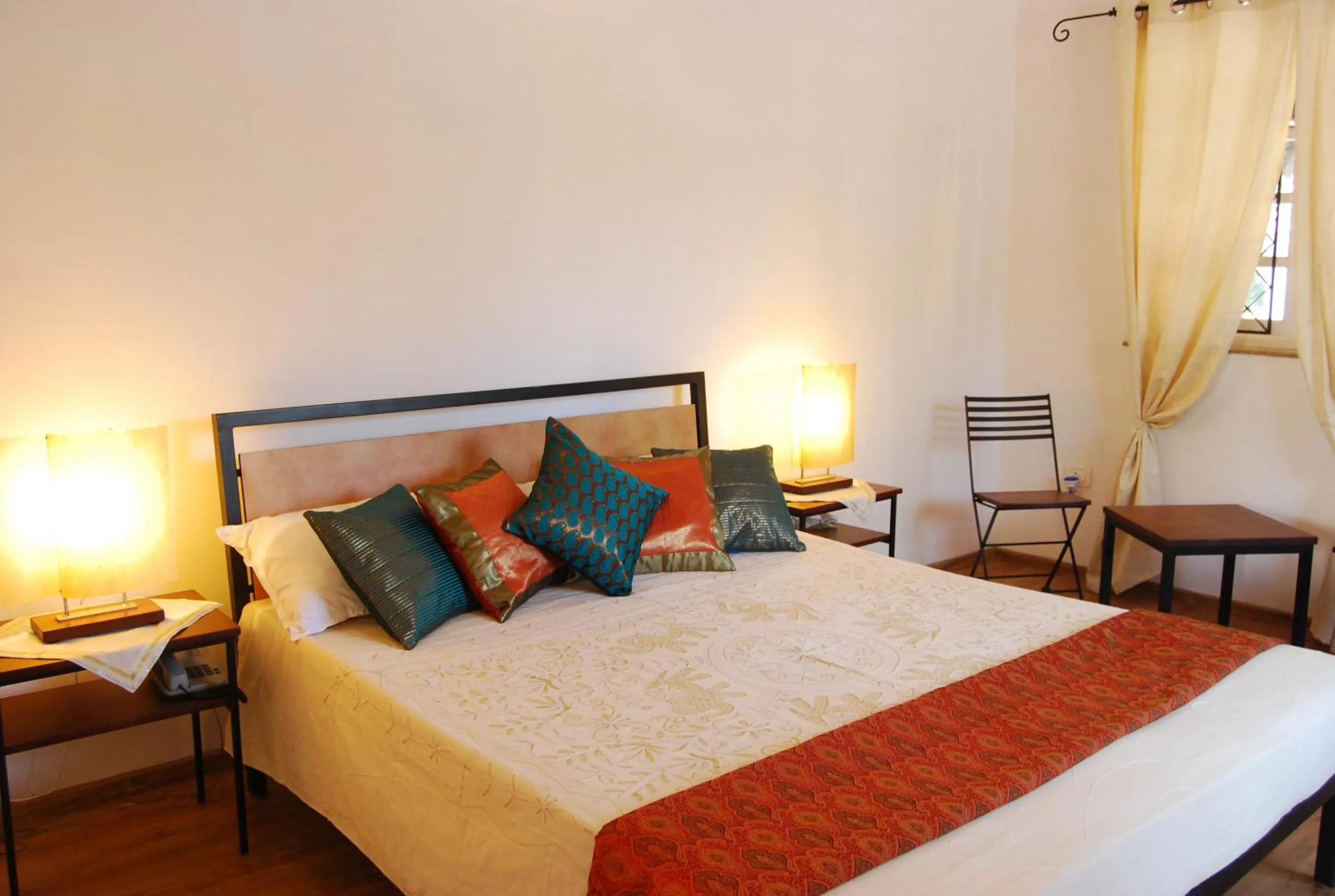 Bed in Granpa's Inn Hotel Bougainvillea