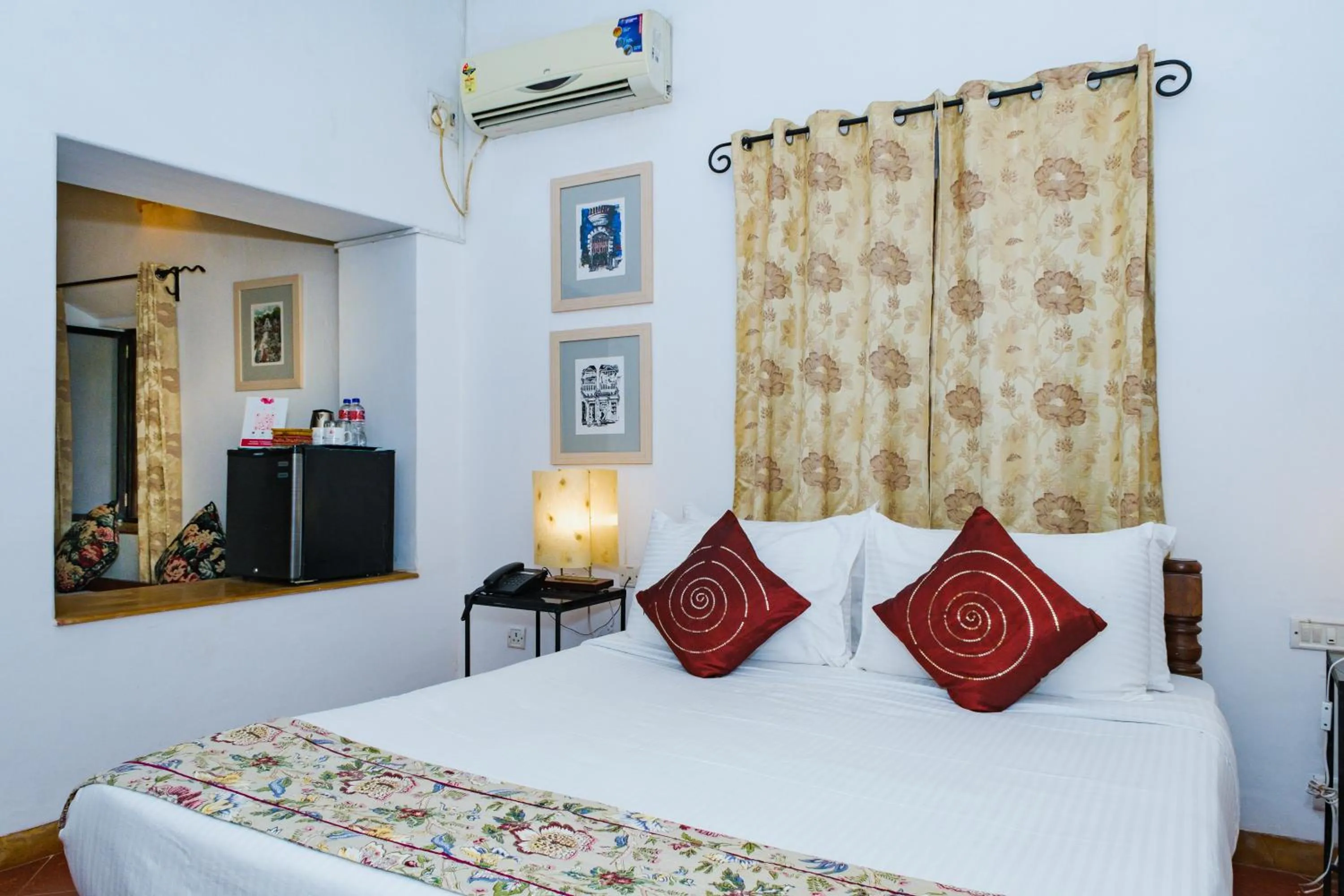 Photo of the whole room, Bed in Granpa's Inn Hotel Bougainvillea