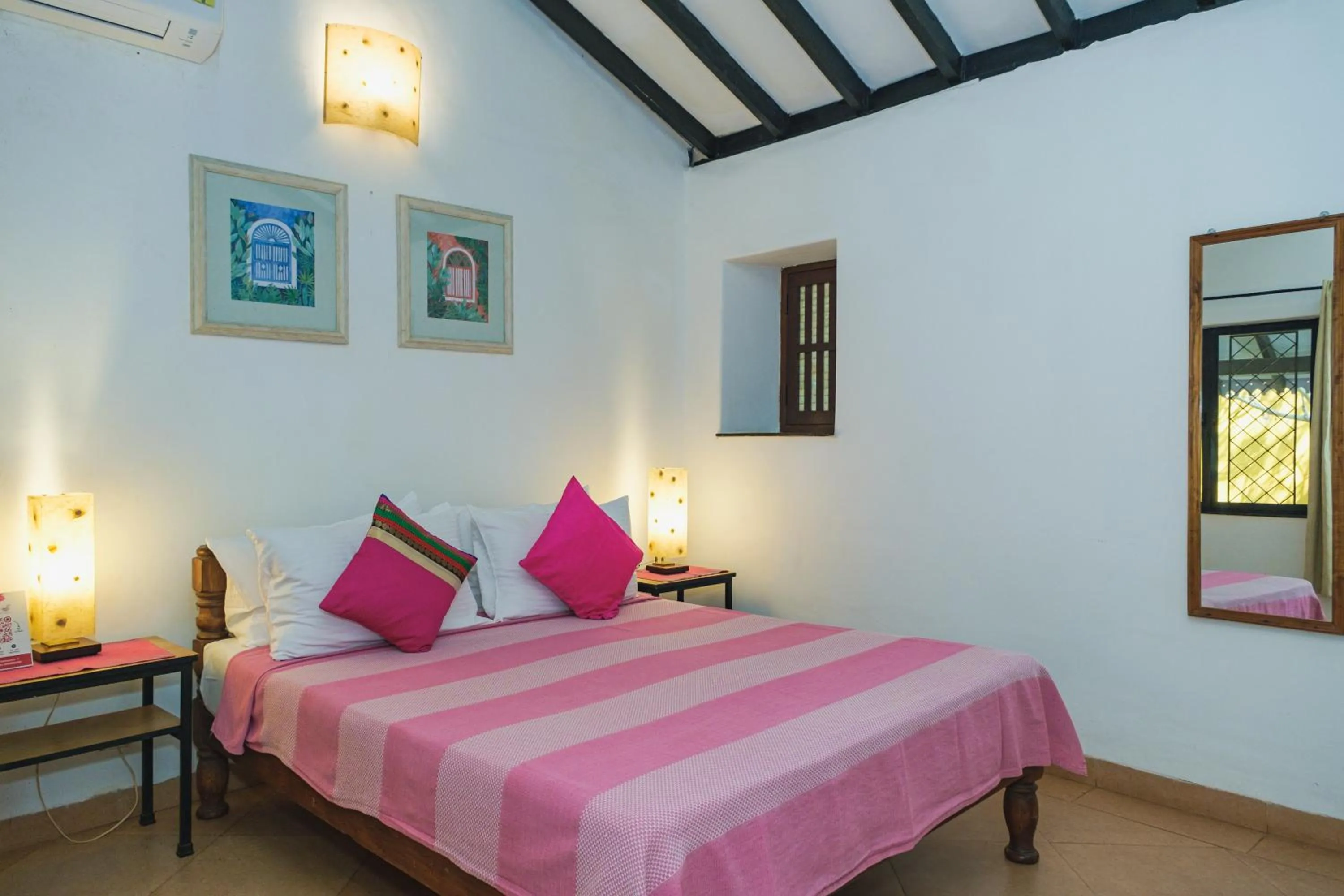 Photo of the whole room, Bed in Granpa's Inn Hotel Bougainvillea