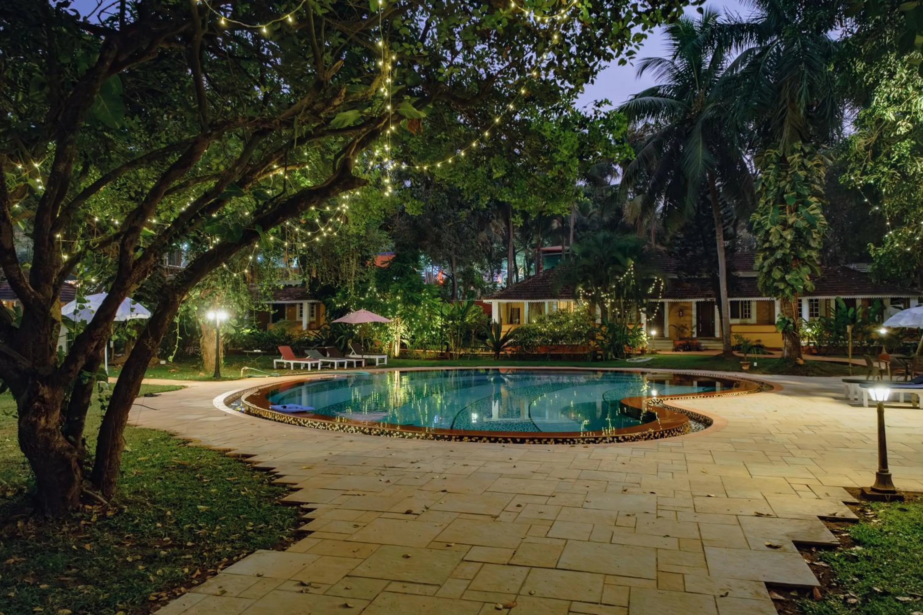 Swimming pool in Granpa's Inn Hotel Bougainvillea