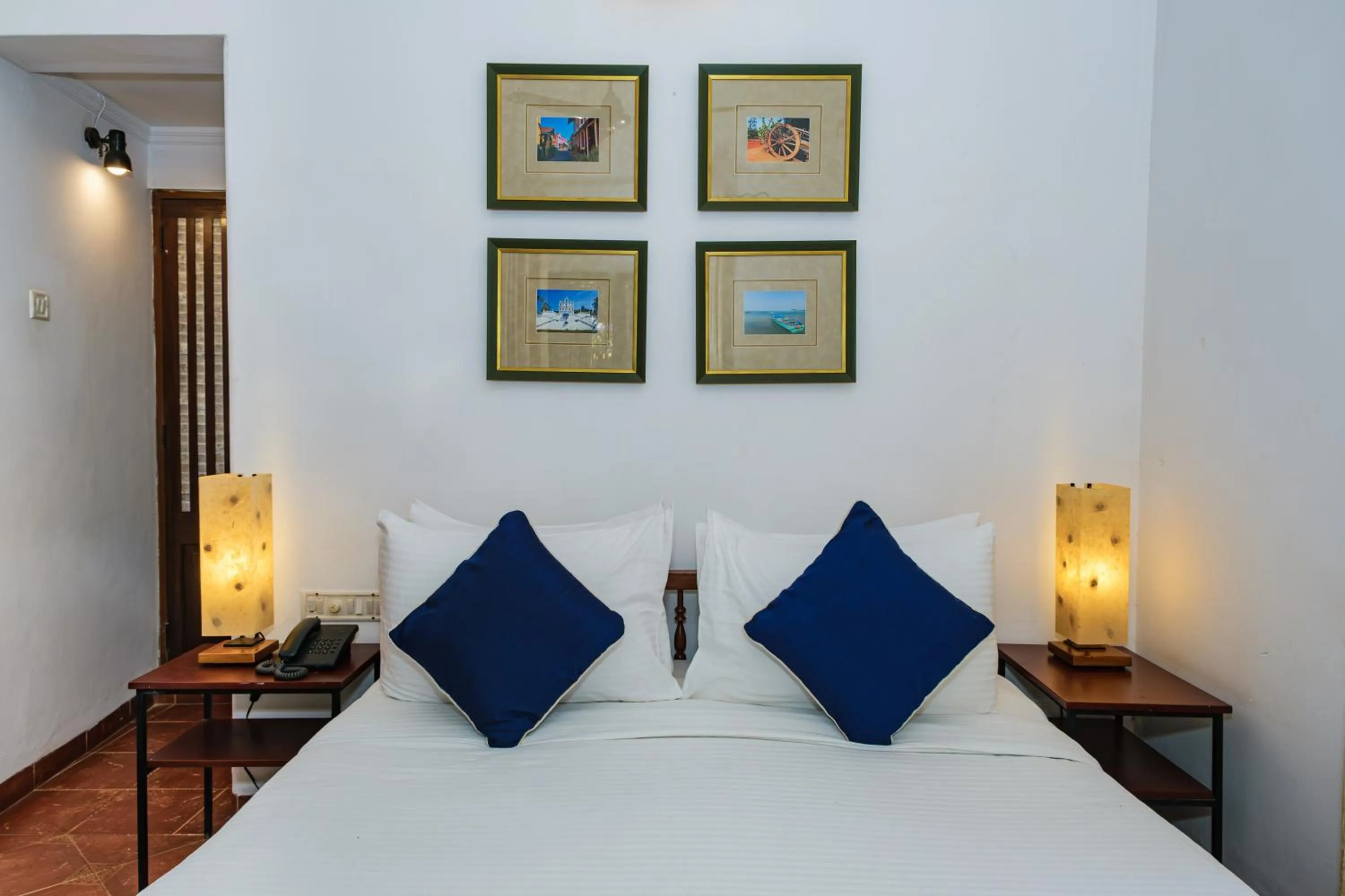 Bedroom, Bed in Granpa's Inn Hotel Bougainvillea