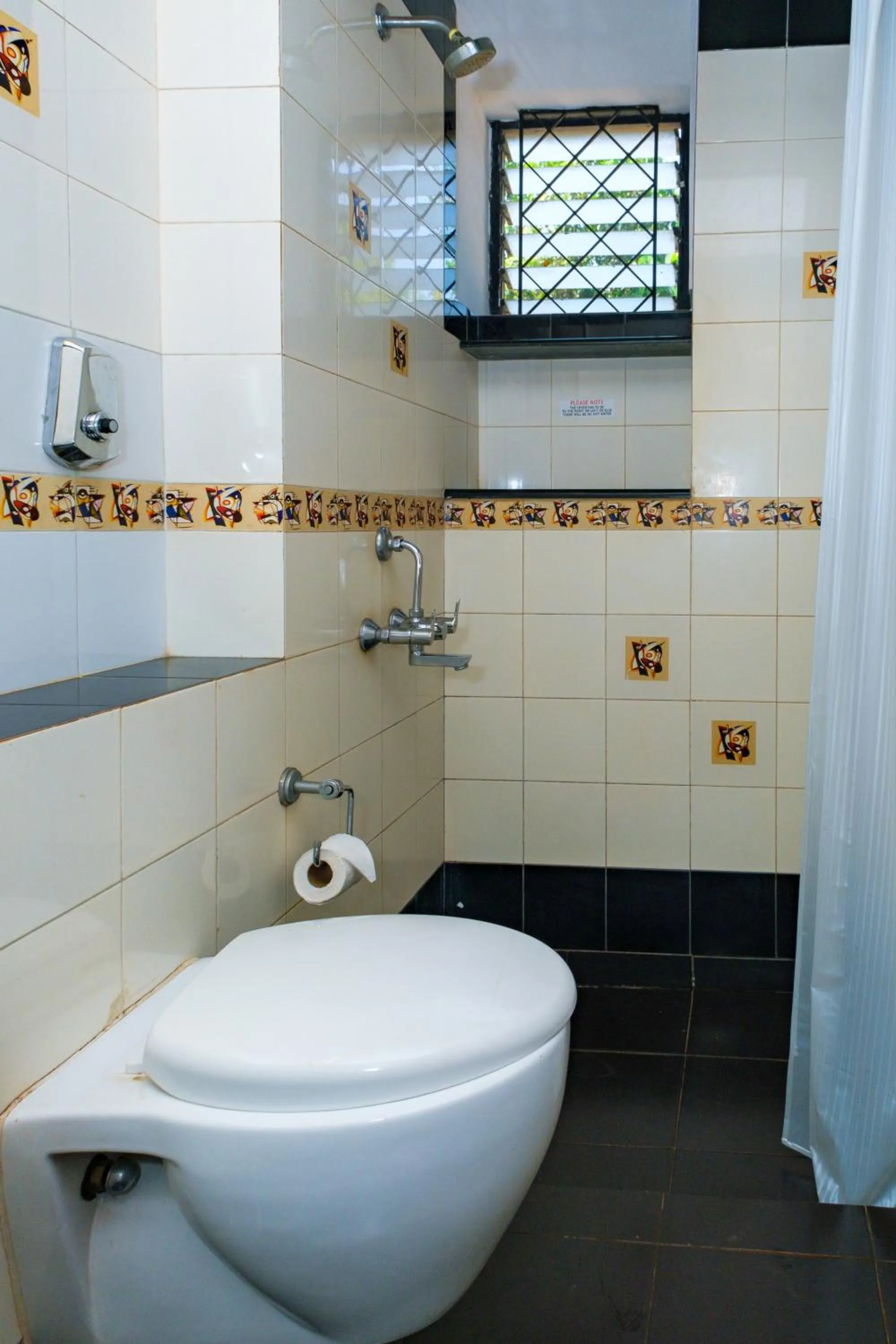 Bathroom in Granpa's Inn Hotel Bougainvillea