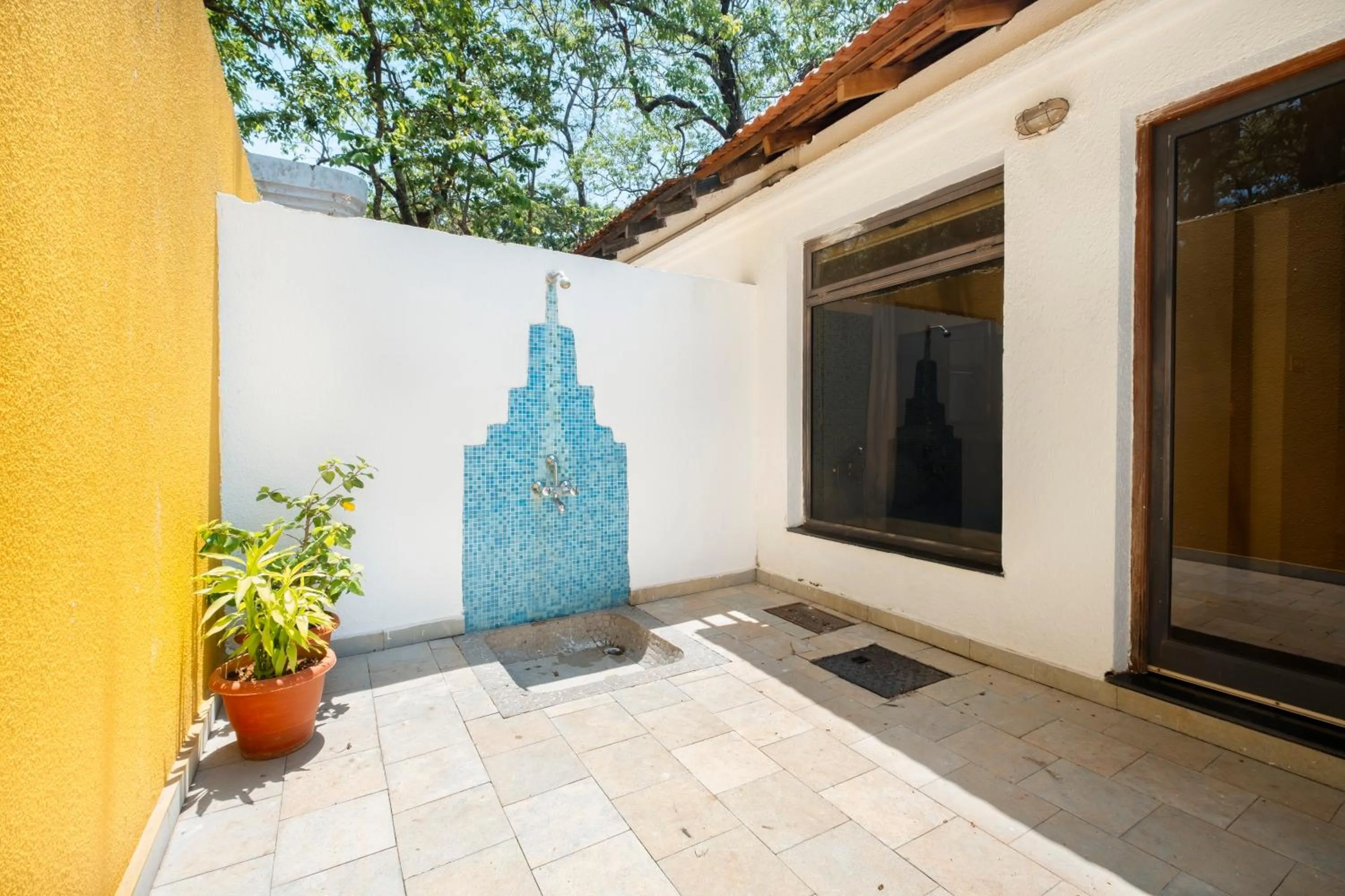 Bathroom in Granpa's Inn Hotel Bougainvillea