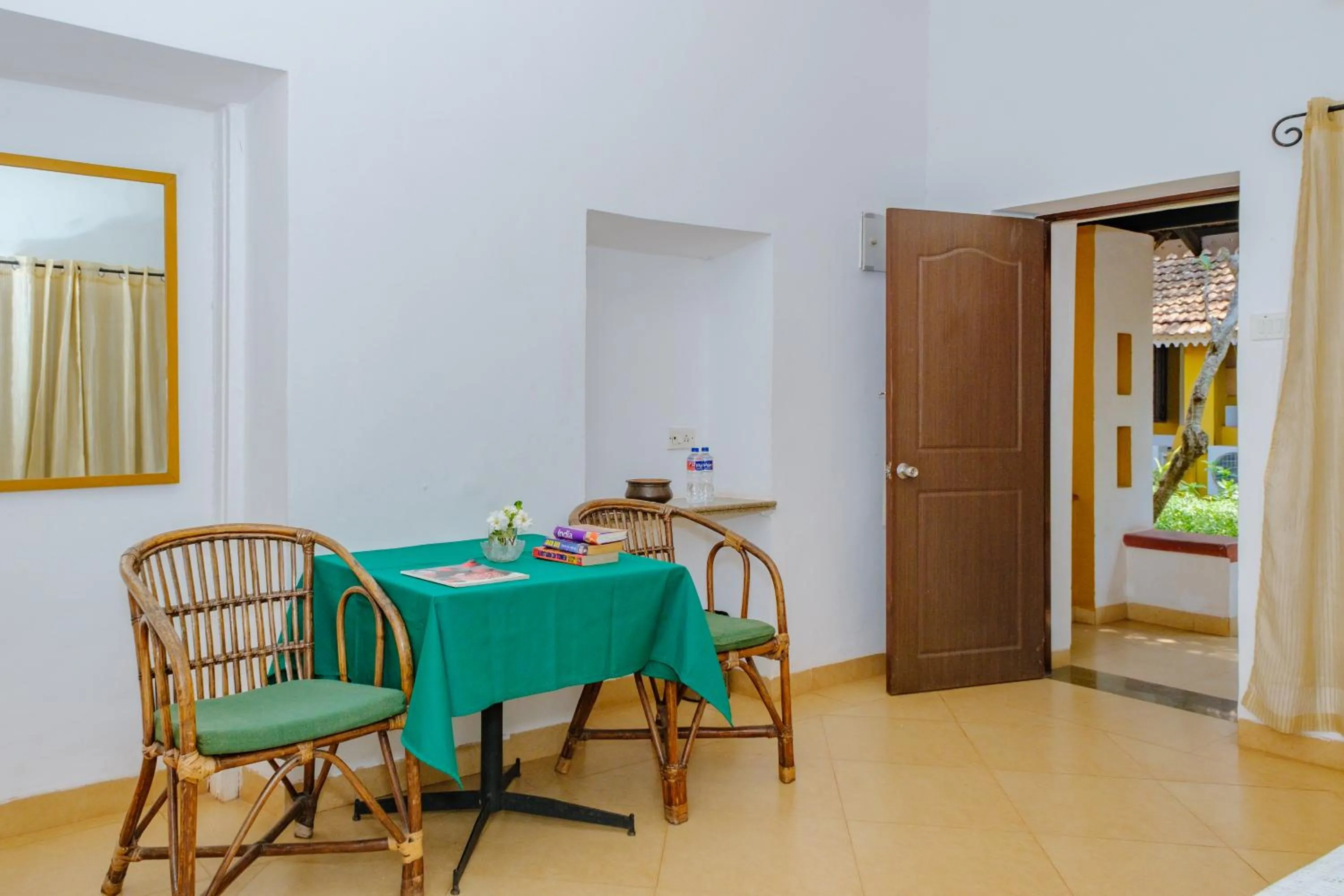 Dining area in Granpa's Inn Hotel Bougainvillea