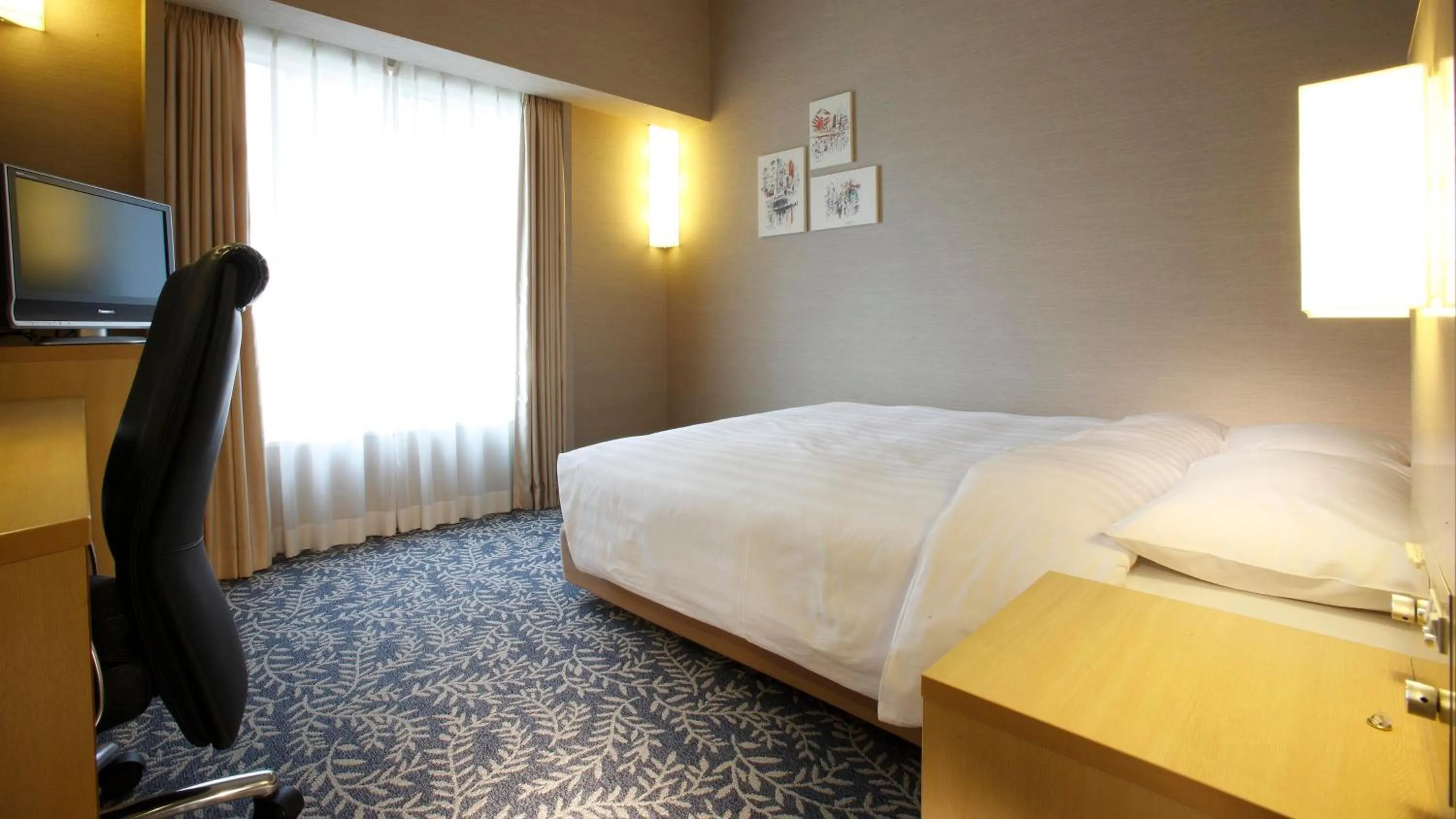 Photo of the whole room, Bed in RIHGA Royal Hotel Osaka, Vignette Collection by IHG