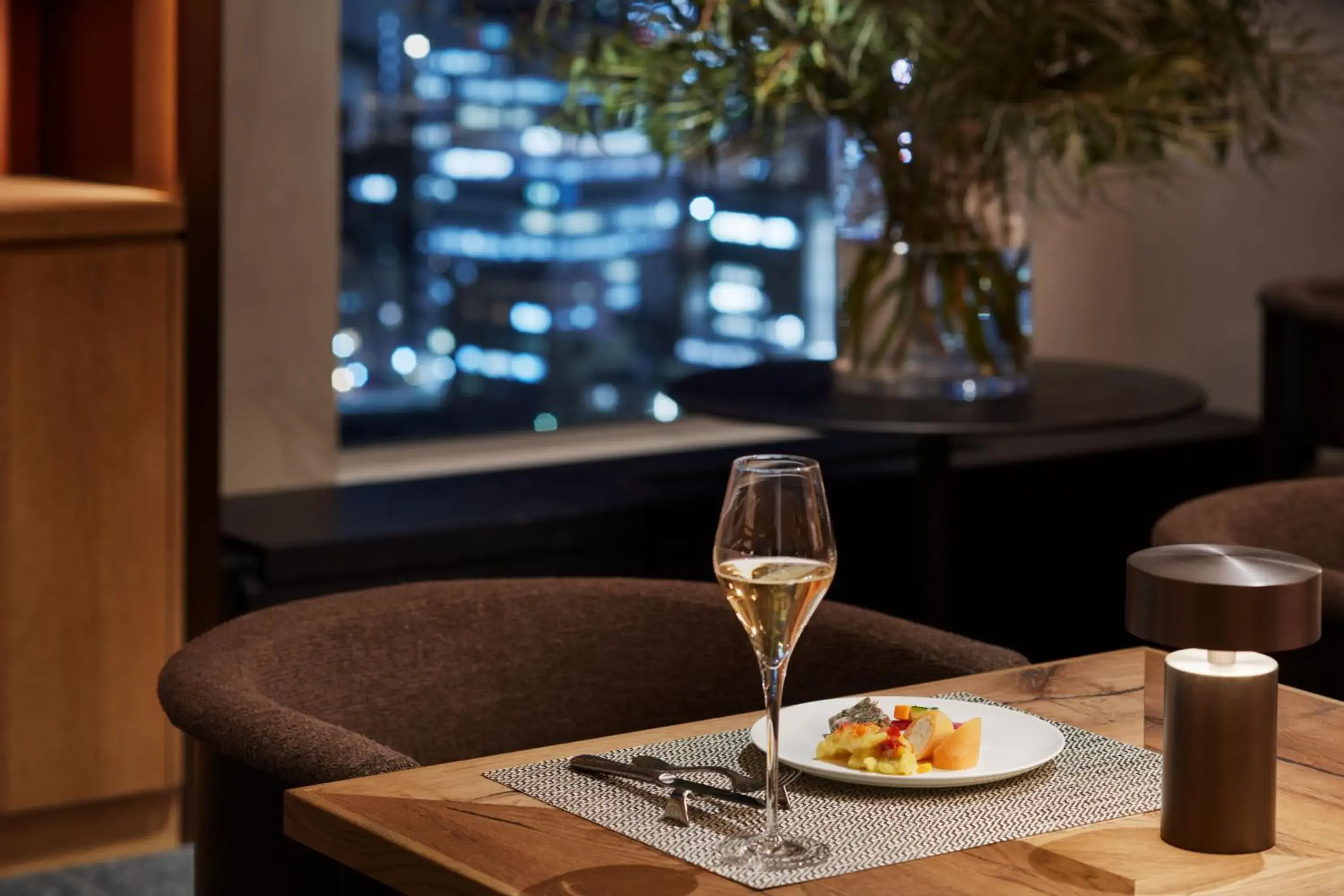 Lounge or bar in RIHGA Royal Hotel Osaka, Vignette Collection by IHG Lounge or bar in RIHGA Royal Hotel Osaka, Vignette Collection by IHG