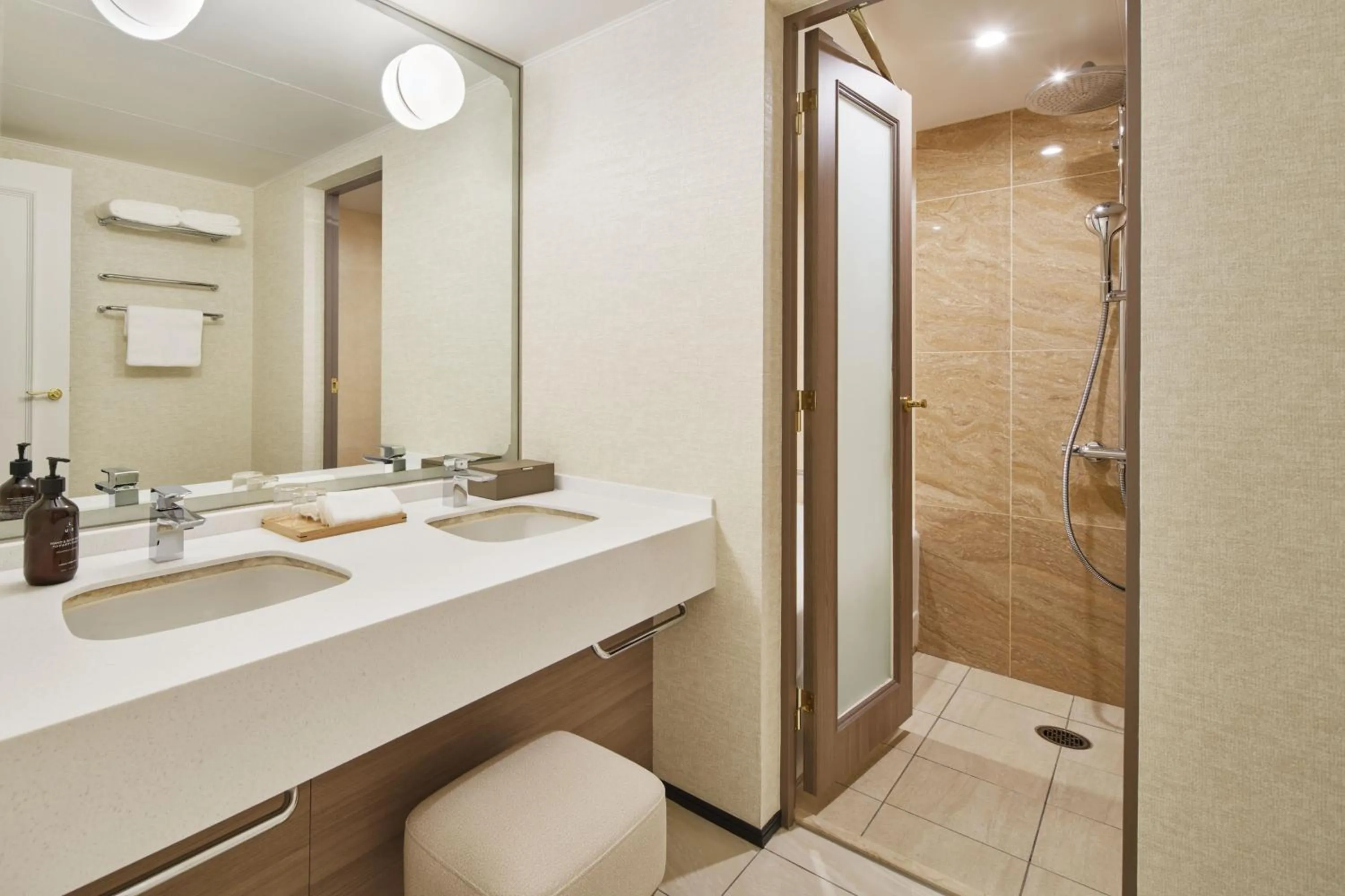 Photo of the whole room in RIHGA Royal Hotel Osaka, Vignette Collection by IHG