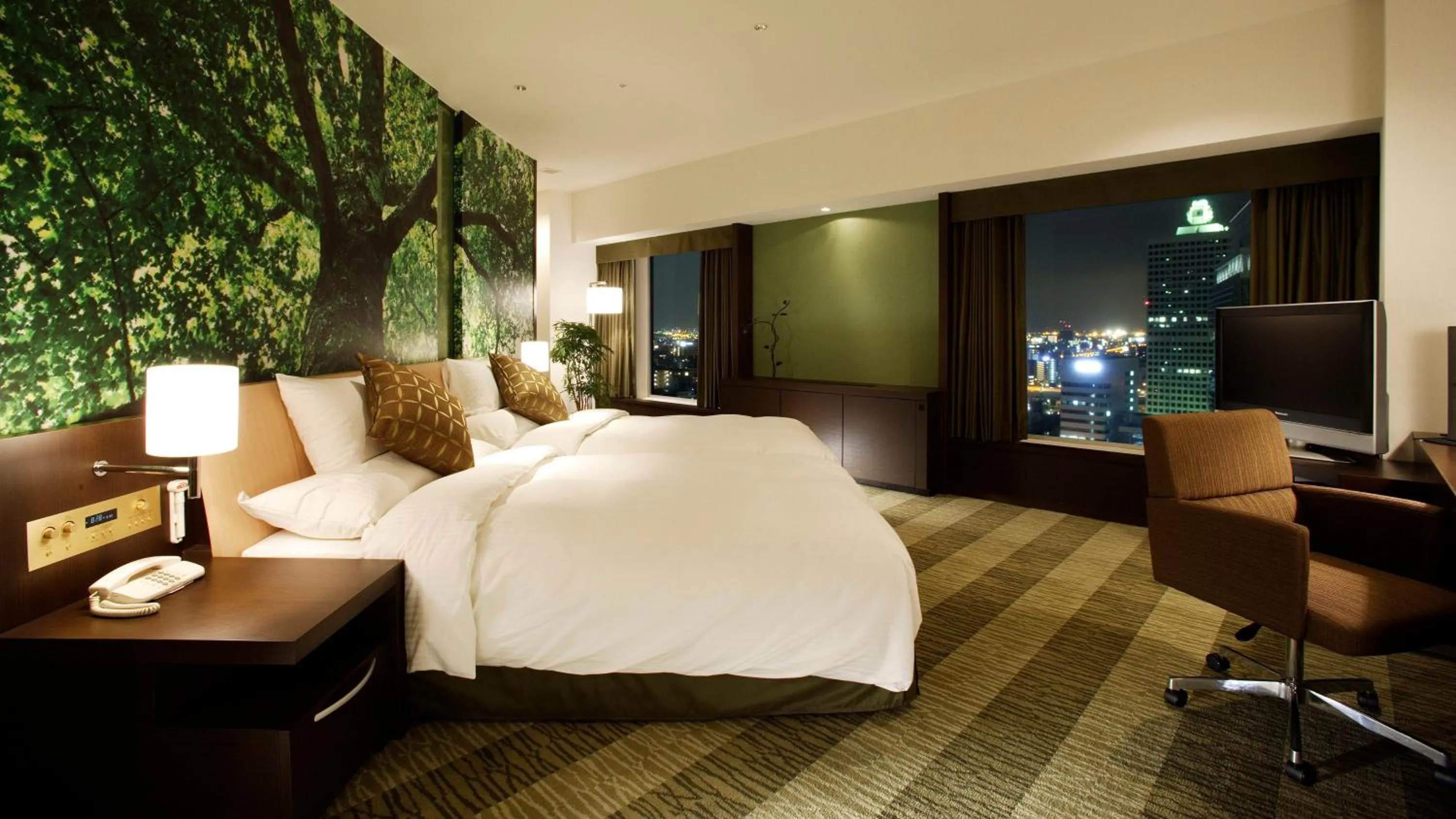 Photo of the whole room, Bed in RIHGA Royal Hotel Osaka, Vignette Collection by IHG