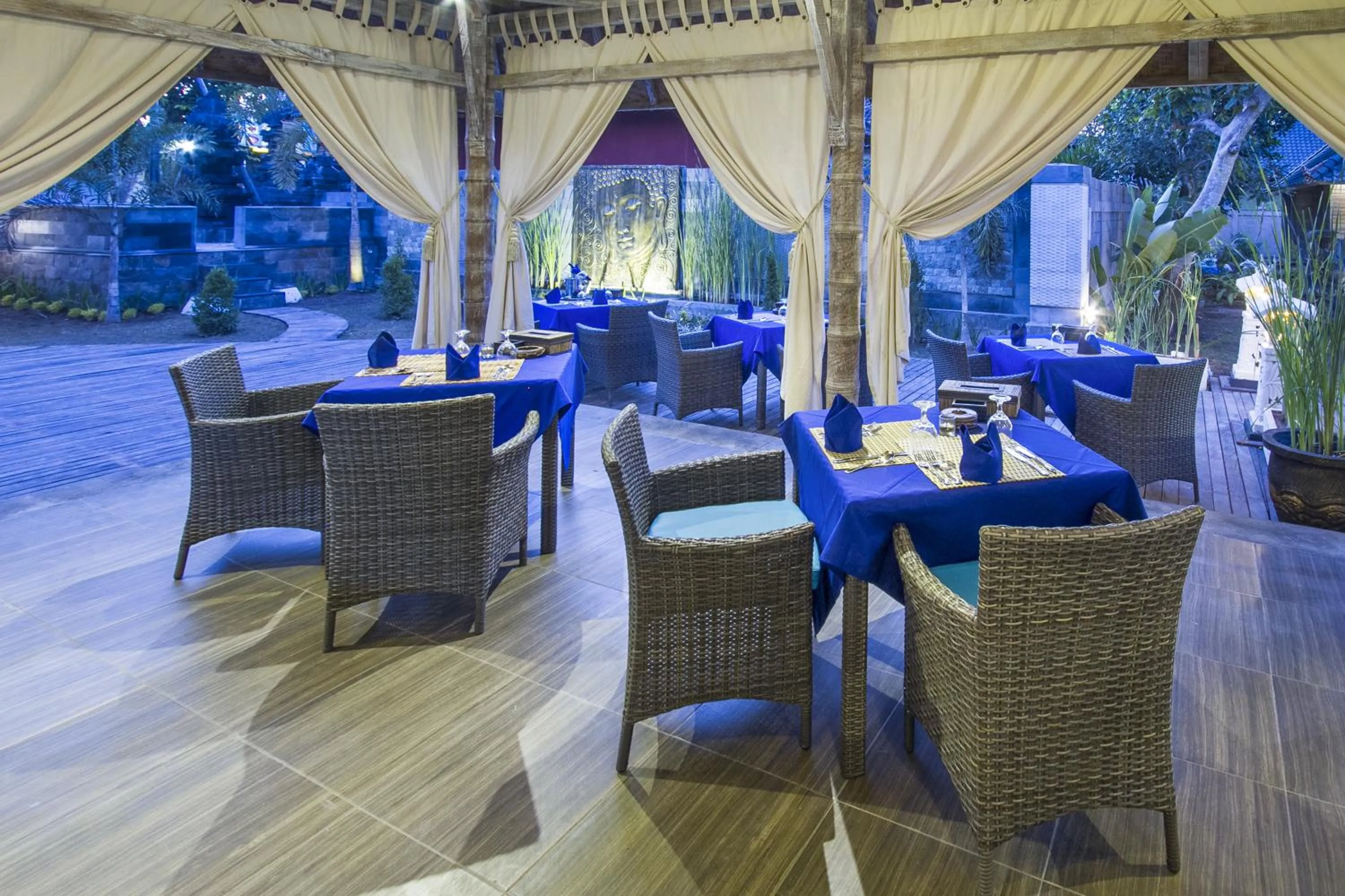 Restaurant/places to eat in The Palm Grove Villas