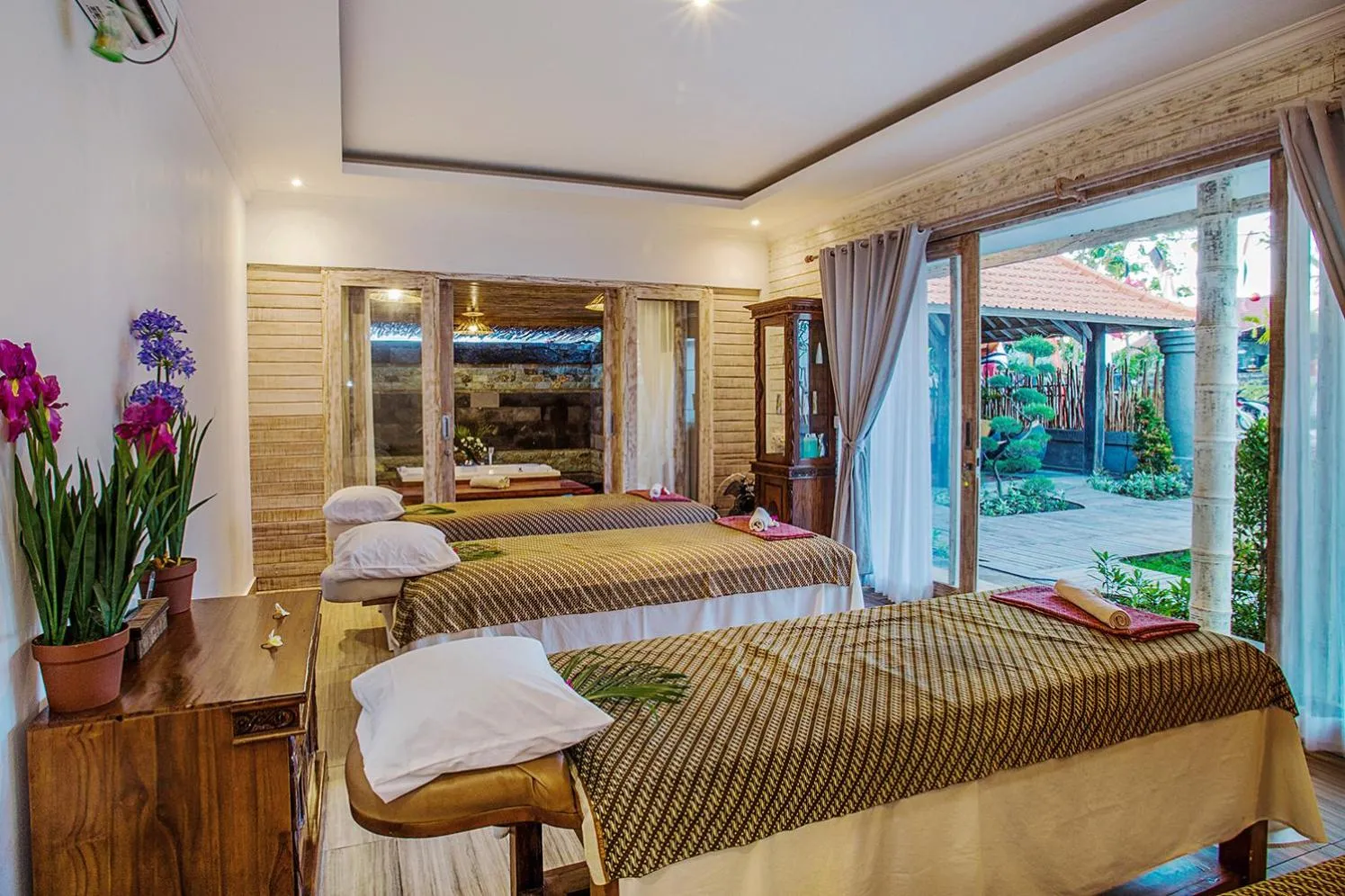 Spa and wellness centre/facilities, Bed in The Palm Grove Villas