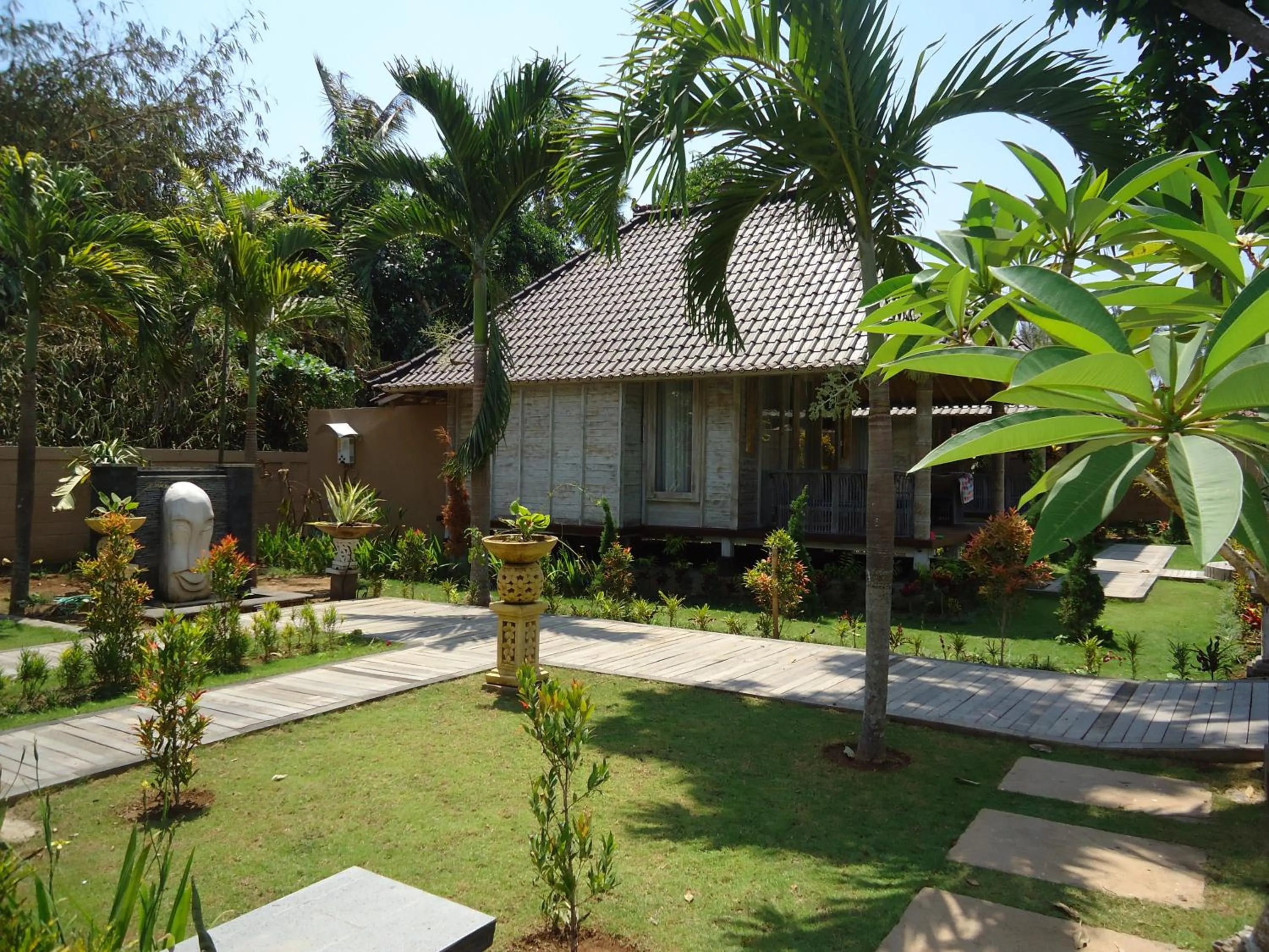 Day in The Palm Grove Villas