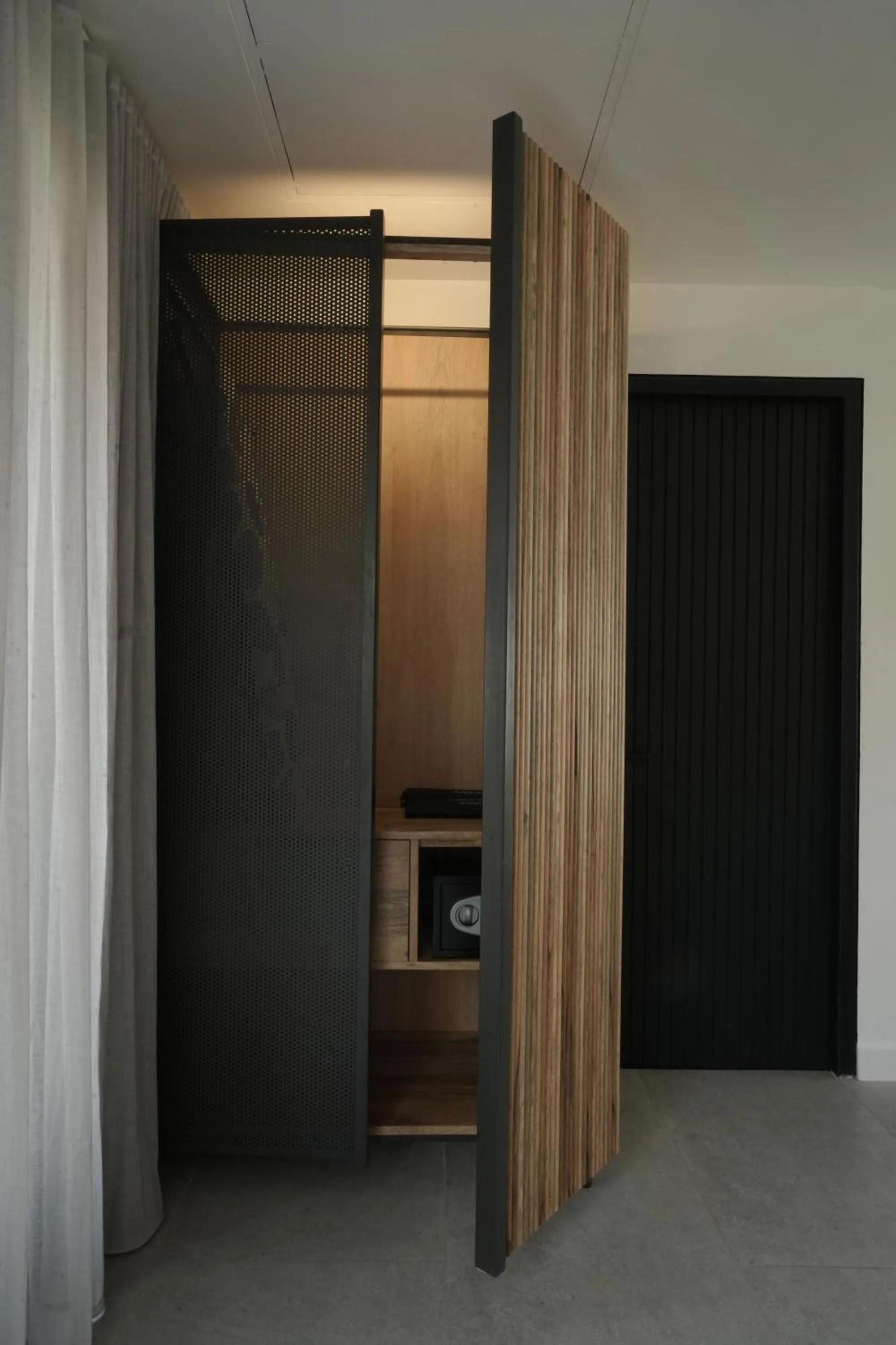 wardrobe in Best Western Resort Country Club