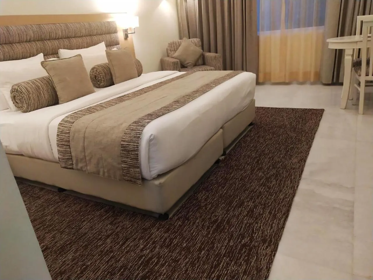 Bed in Best Western Resort Country Club