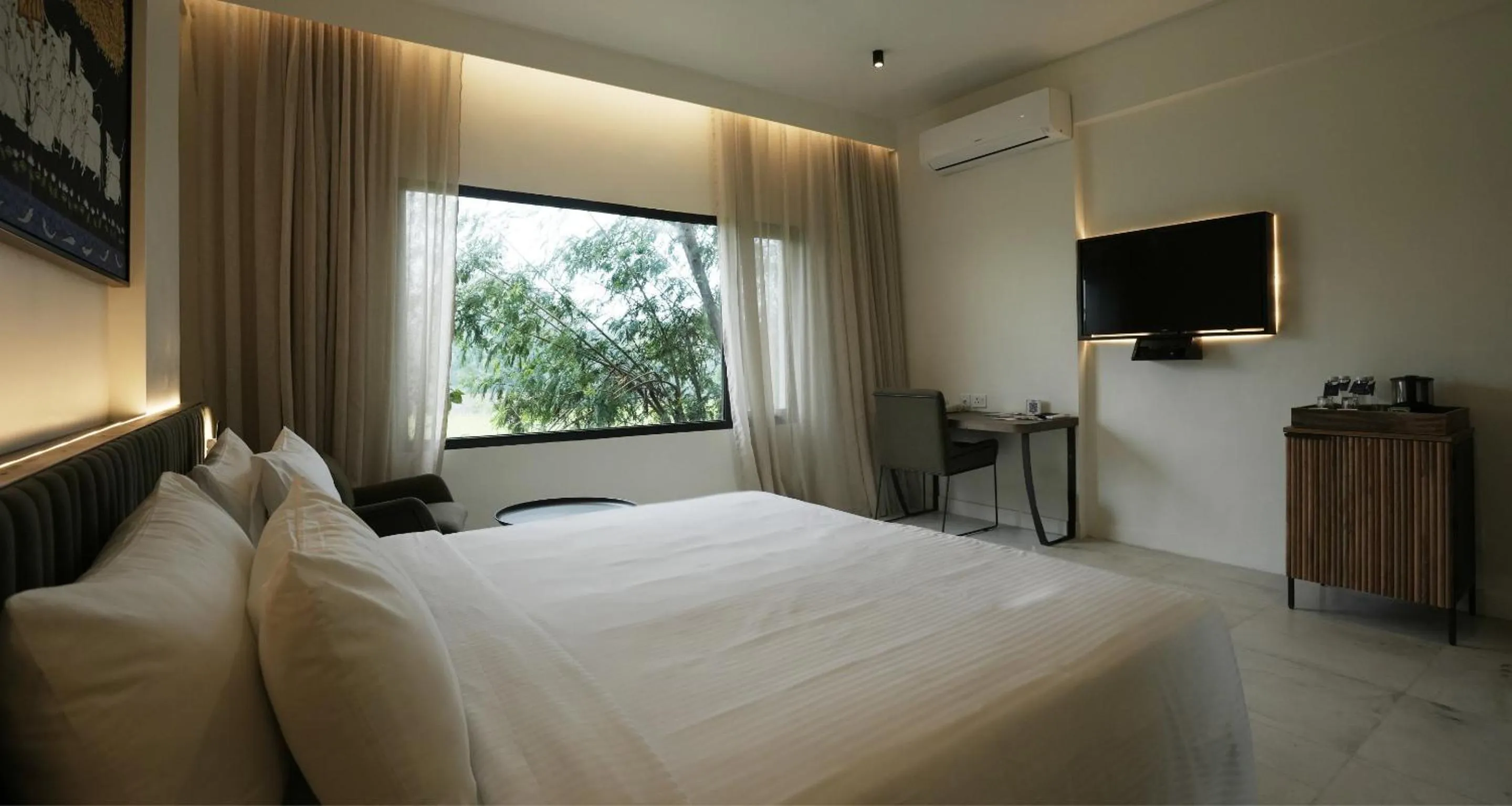 Bed in Best Western Resort Country Club