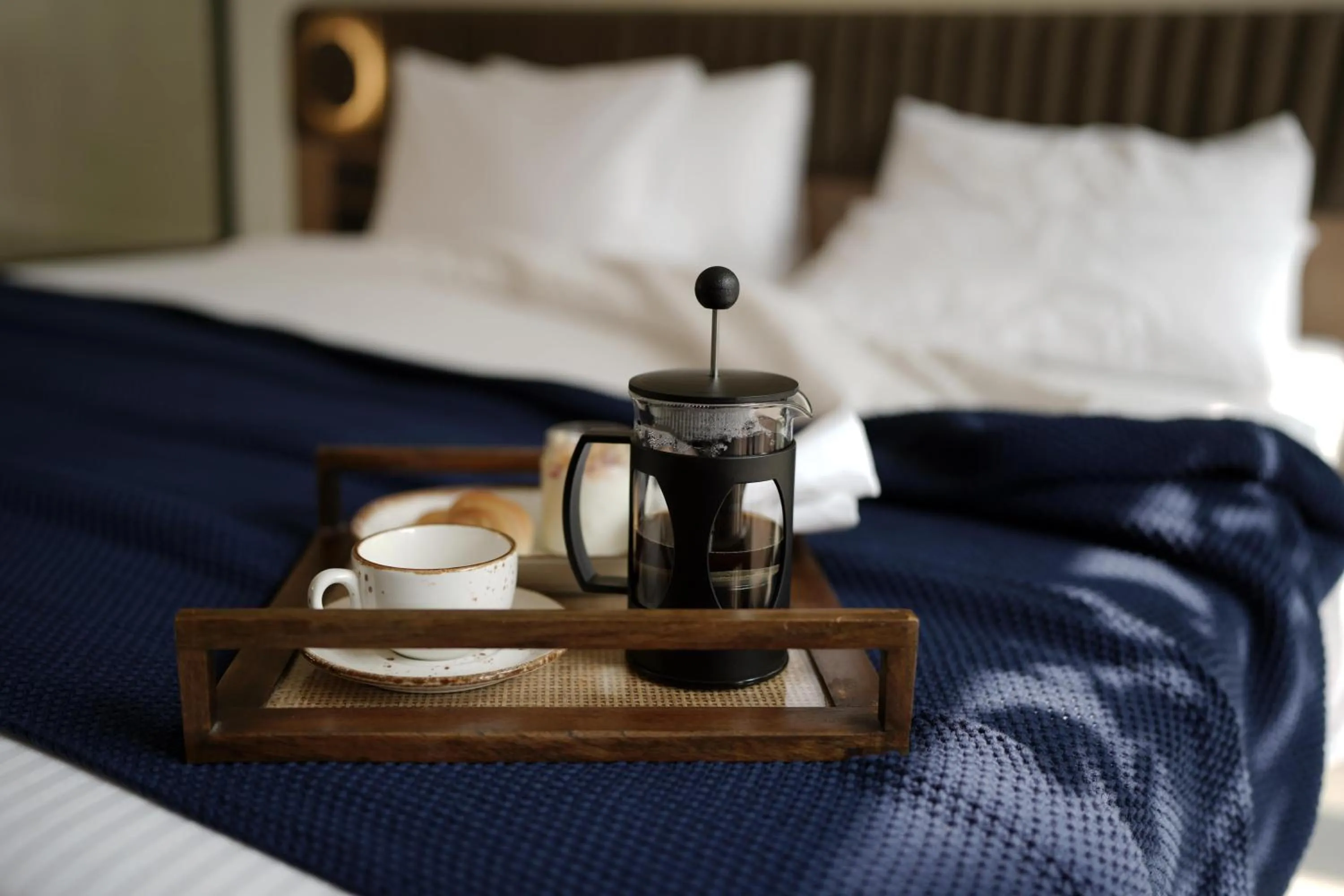 Coffee/tea facilities, Bed in Best Western Resort Country Club