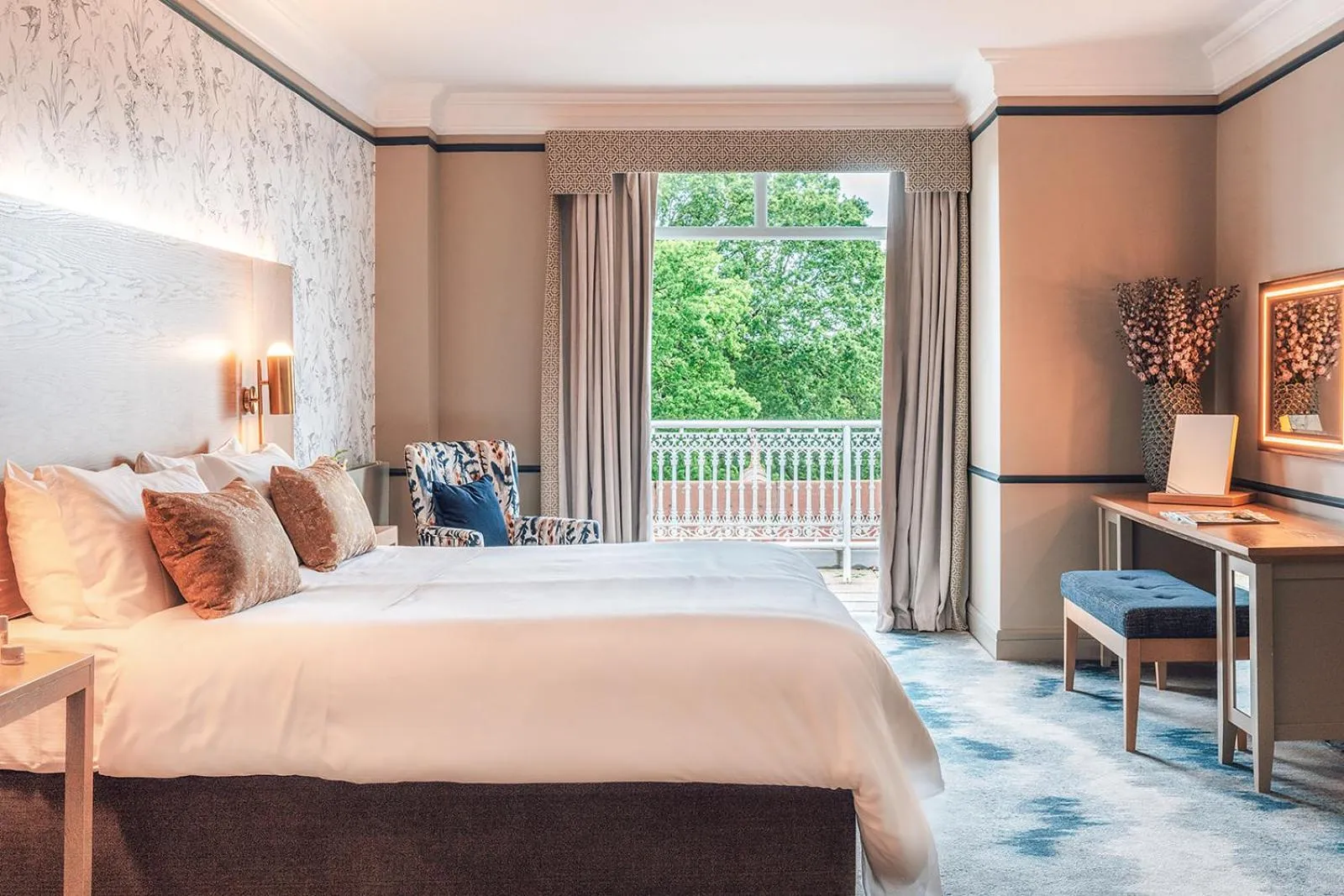 Balcony/Terrace, Bed in The Belfry Hotel & Resort