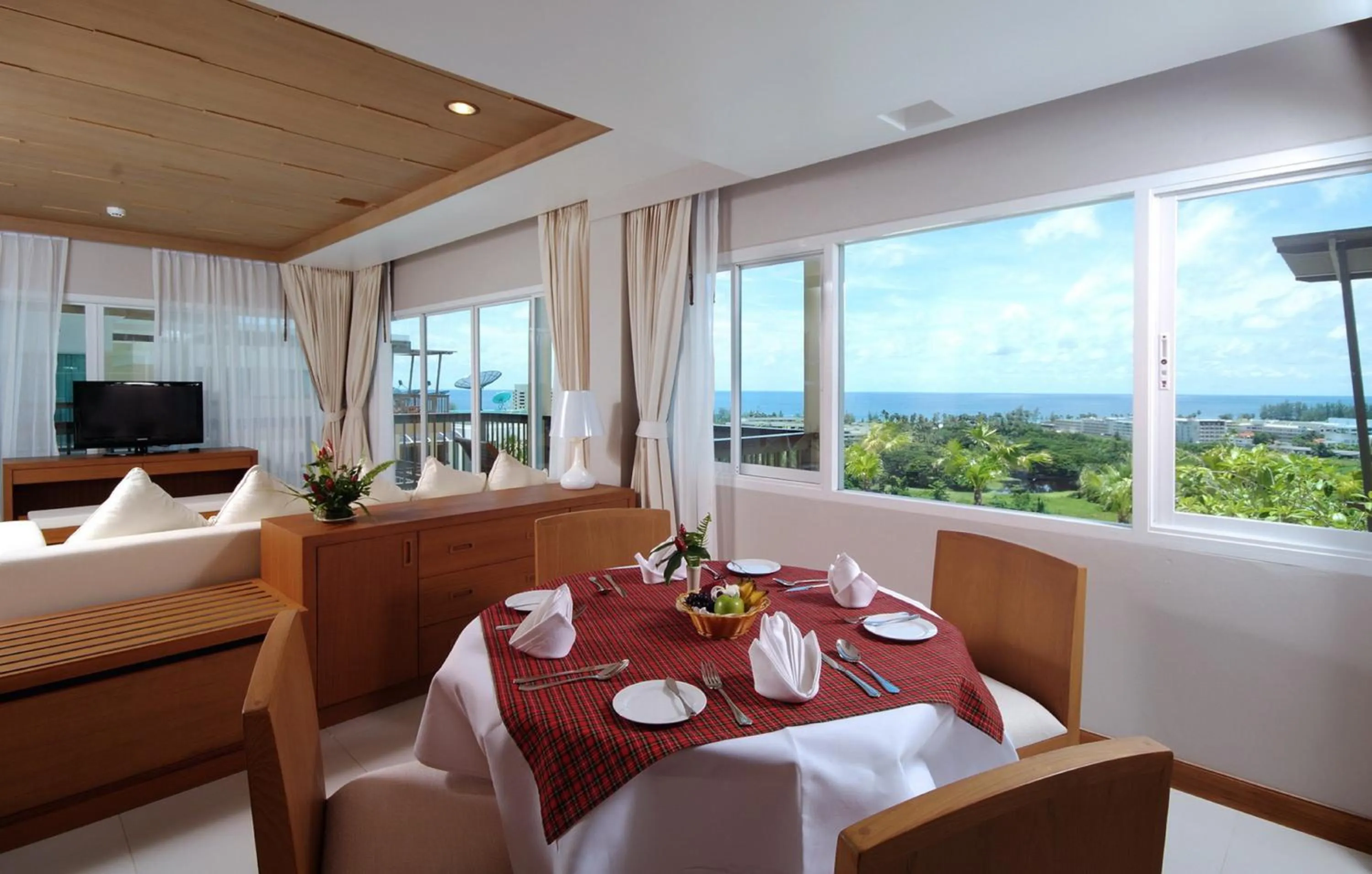 Dining area in Princess Seaview Resort & Spa - SHA Plus