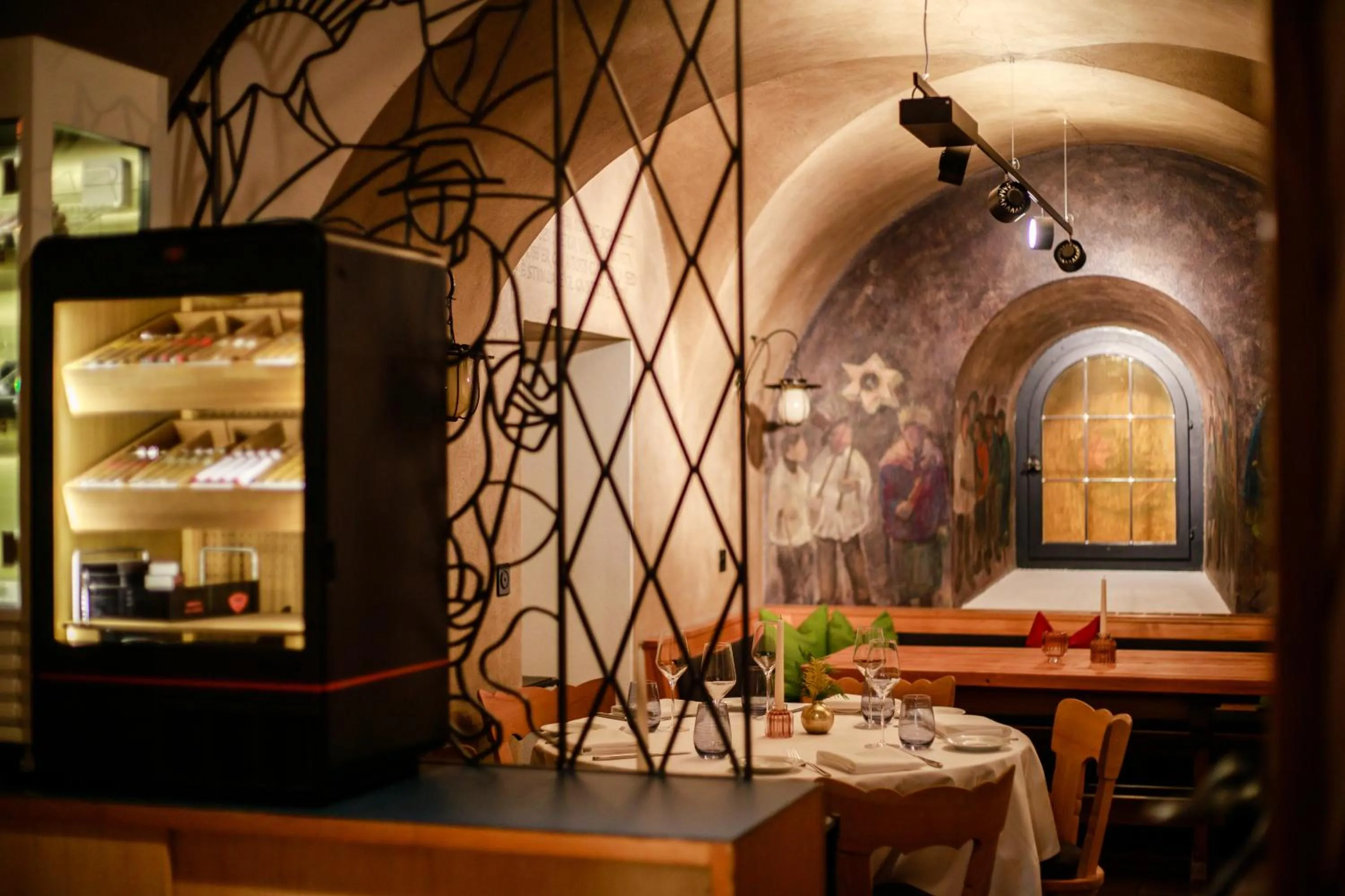 Restaurant/places to eat in Hotel Piz Mitgel