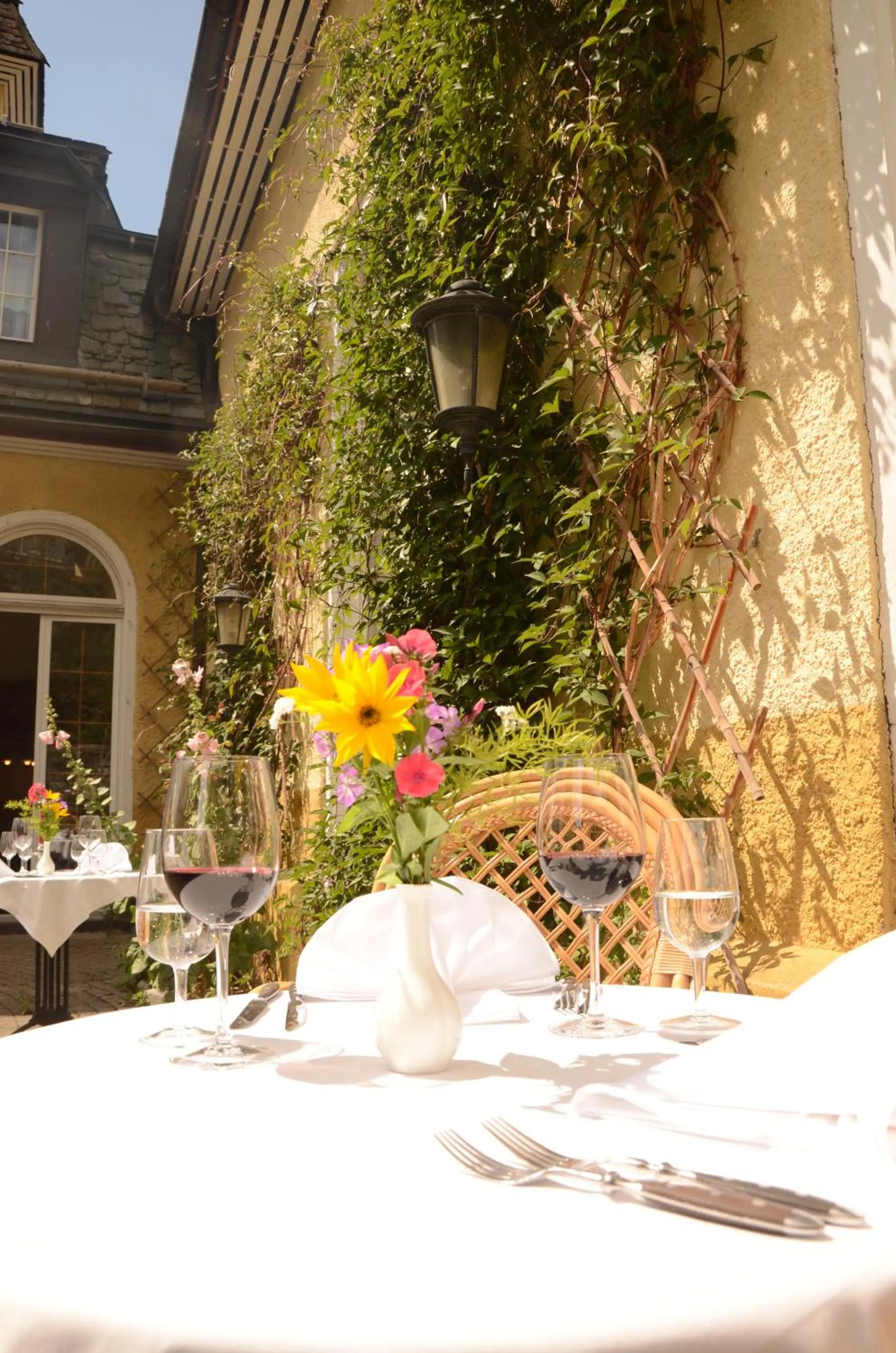 Restaurant/places to eat in Hotel Piz Mitgel