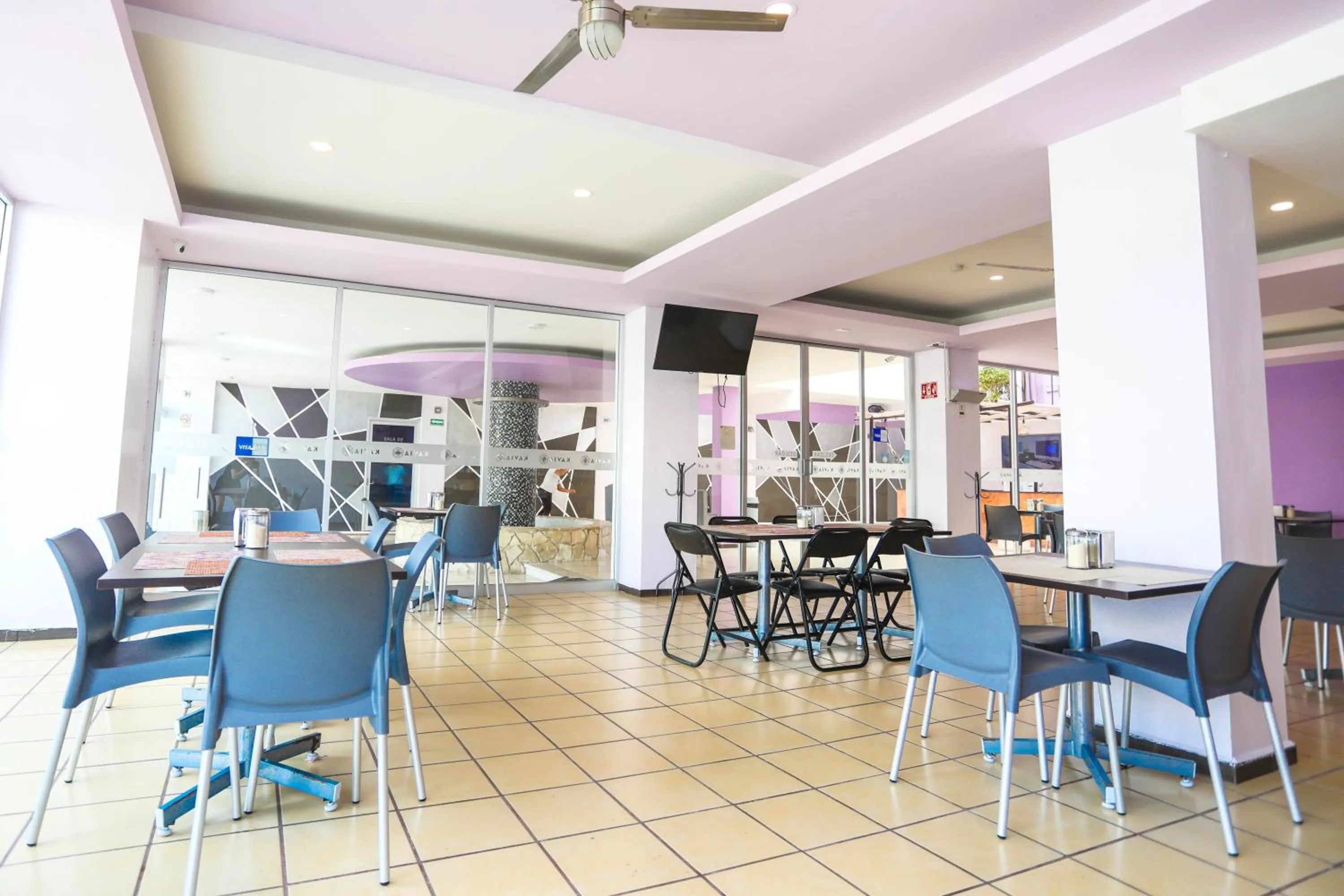 Restaurant/places to eat in Hotel Kavia