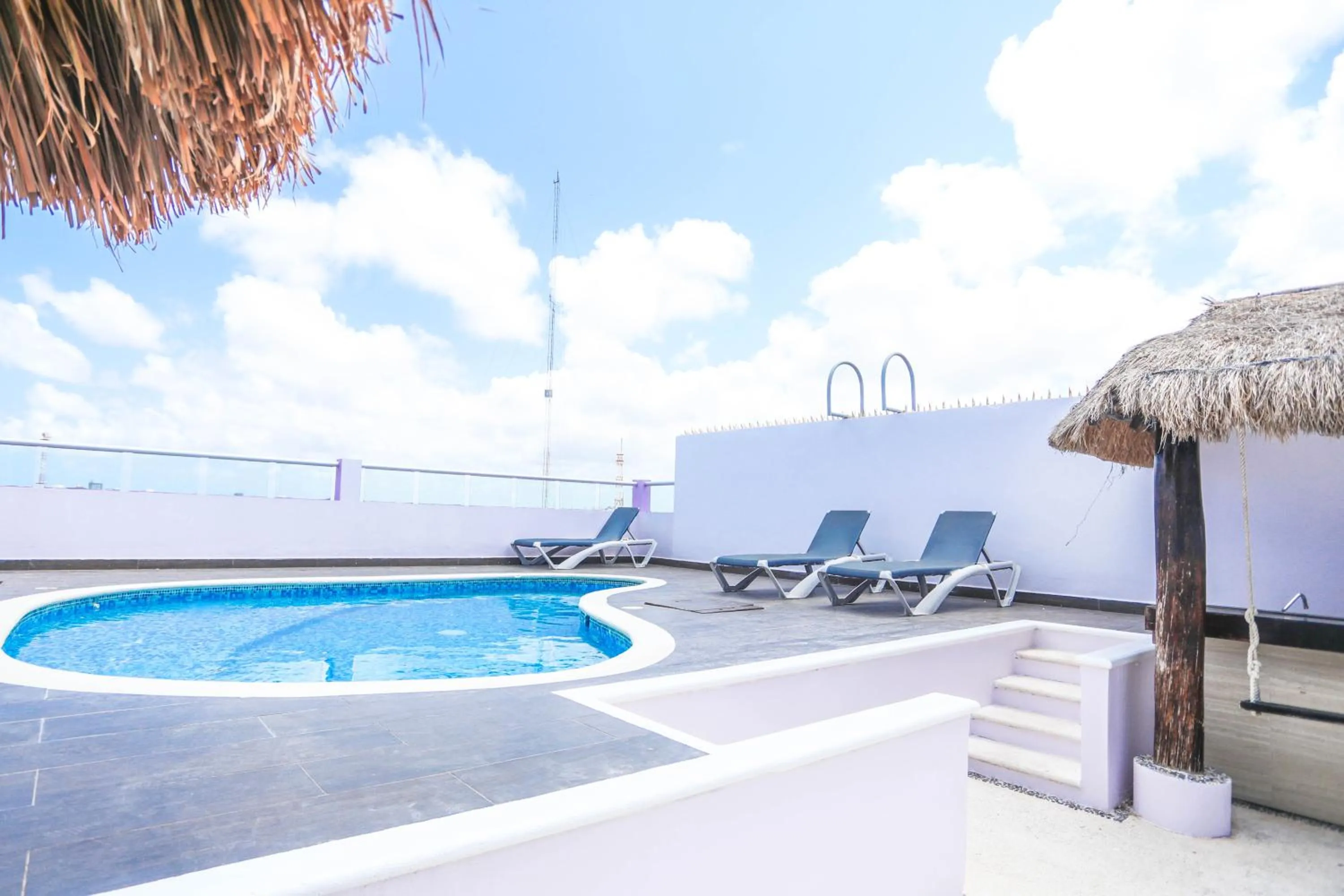 Swimming pool in Hotel Kavia