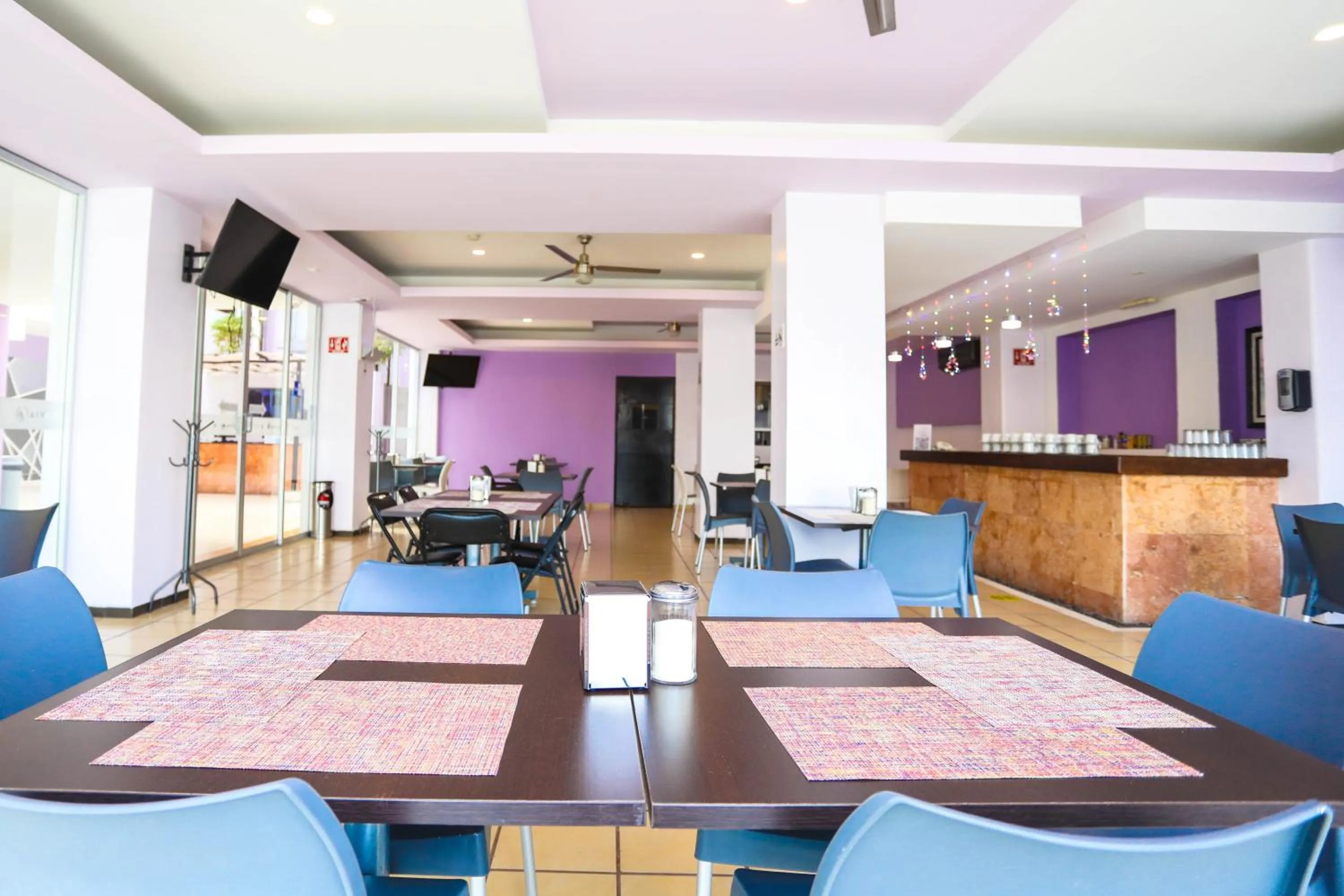 Restaurant/places to eat in Hotel Kavia