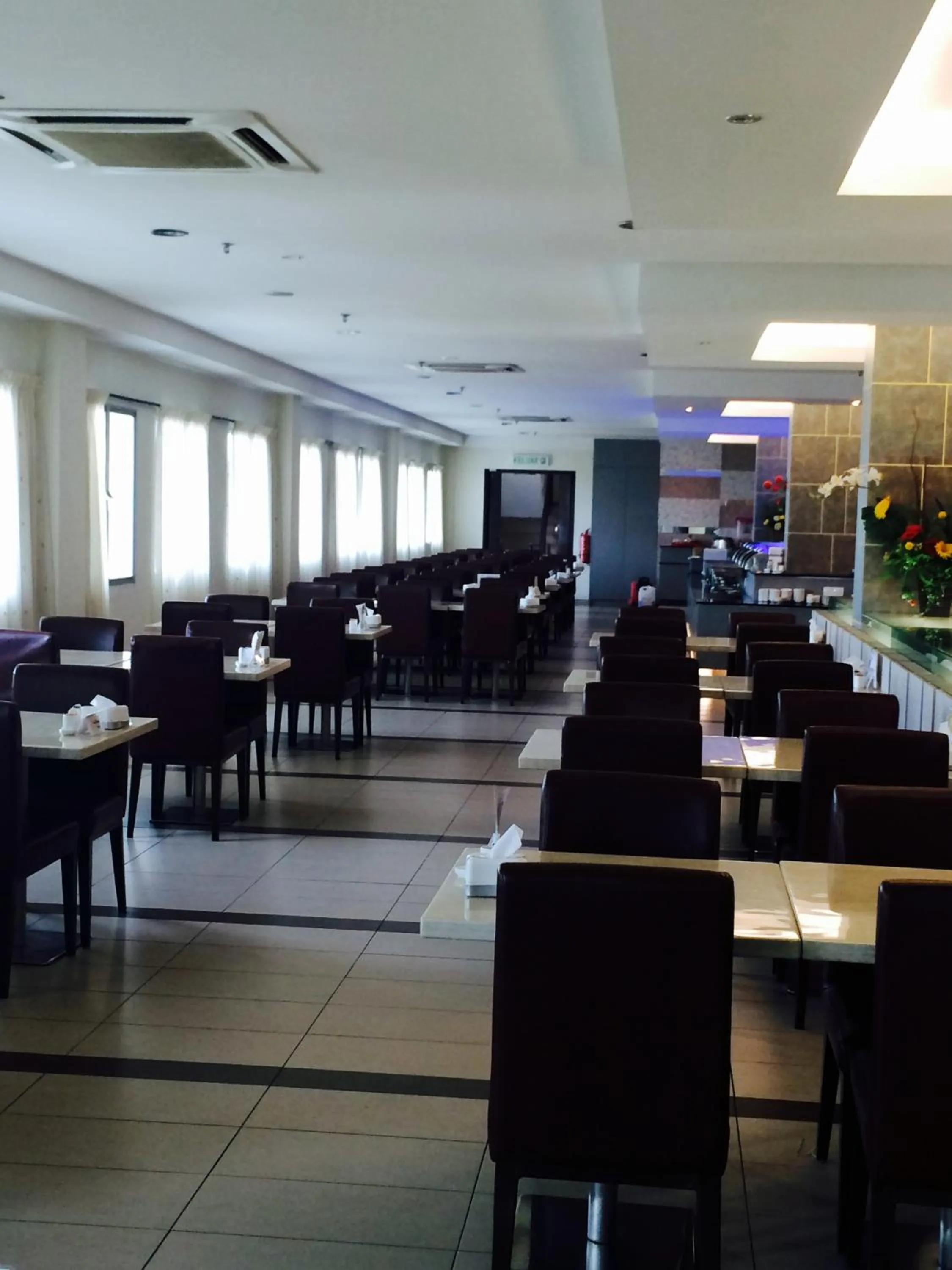 Restaurant/places to eat in Grand Court Hotel