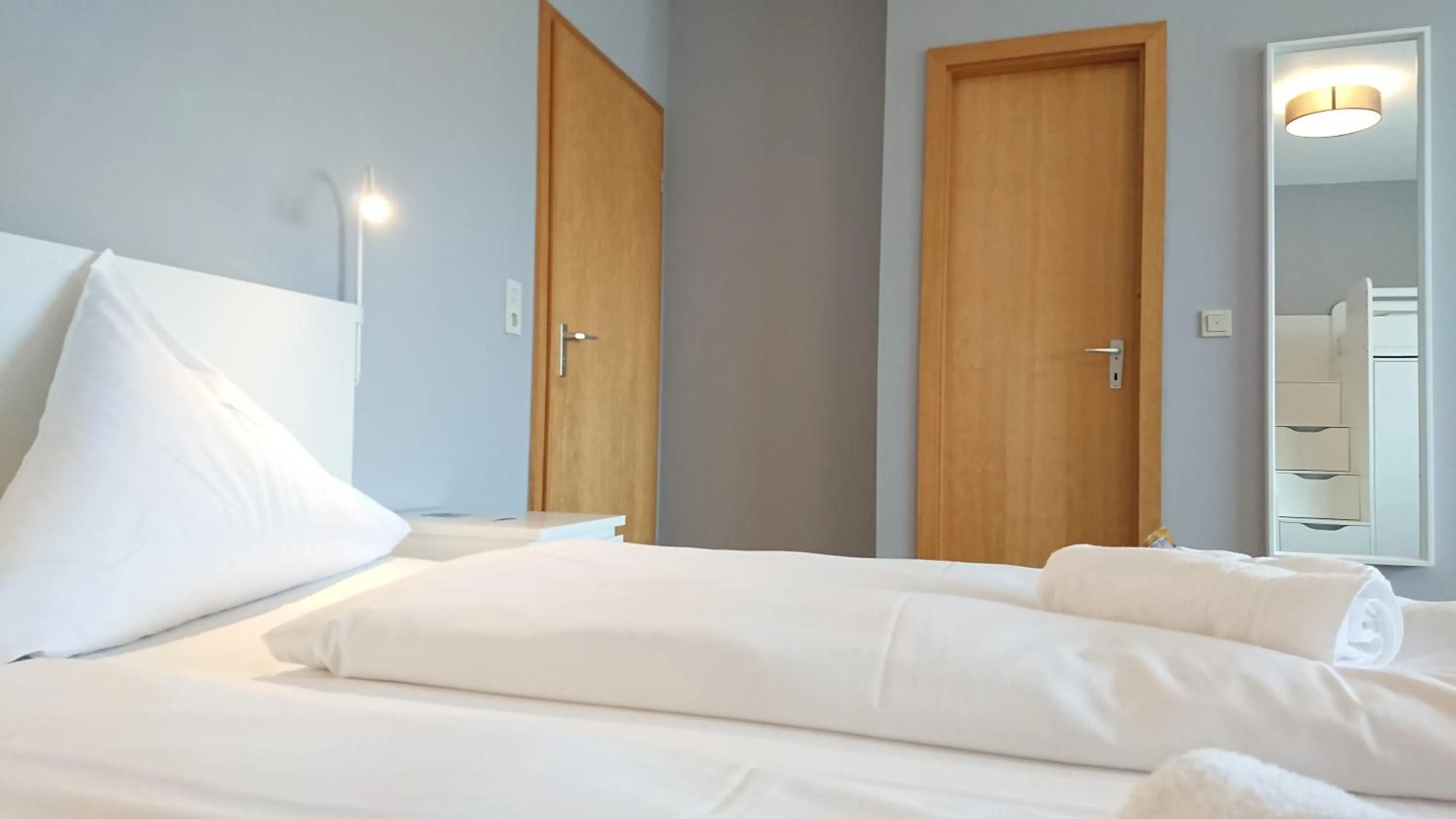 Photo of the whole room, Bed in Ostseehotel Kappeln by team SchleiFee