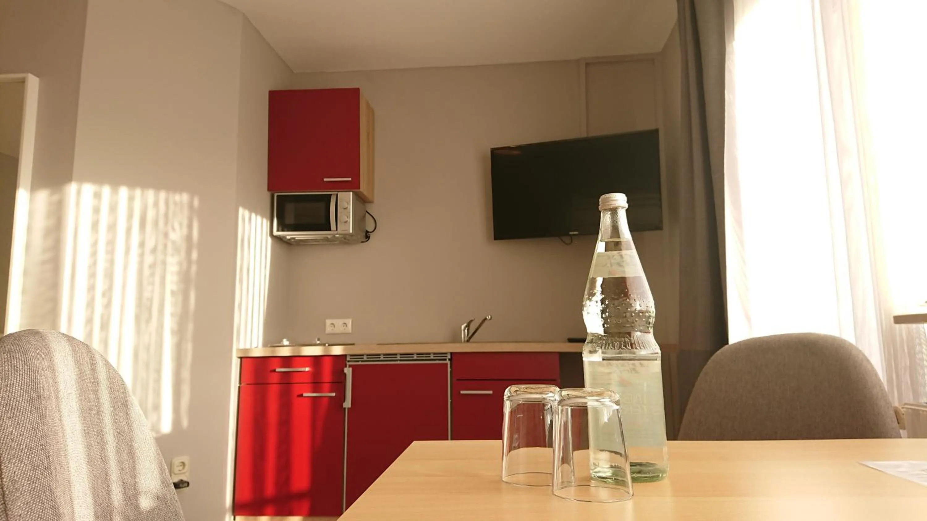 Kitchen or kitchenette in Ostseehotel Kappeln by team SchleiFee