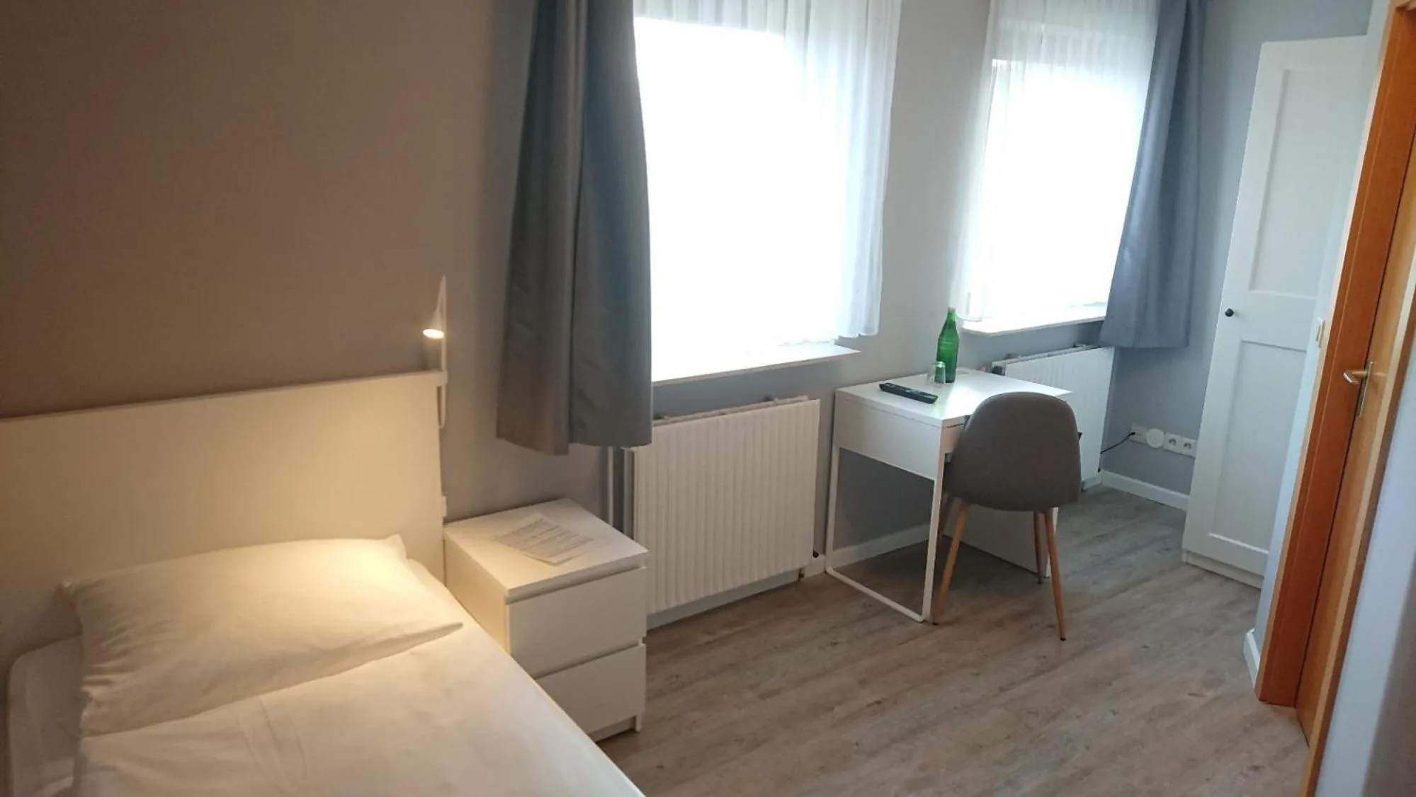 Photo of the whole room, Bed in Ostseehotel Kappeln by team SchleiFee