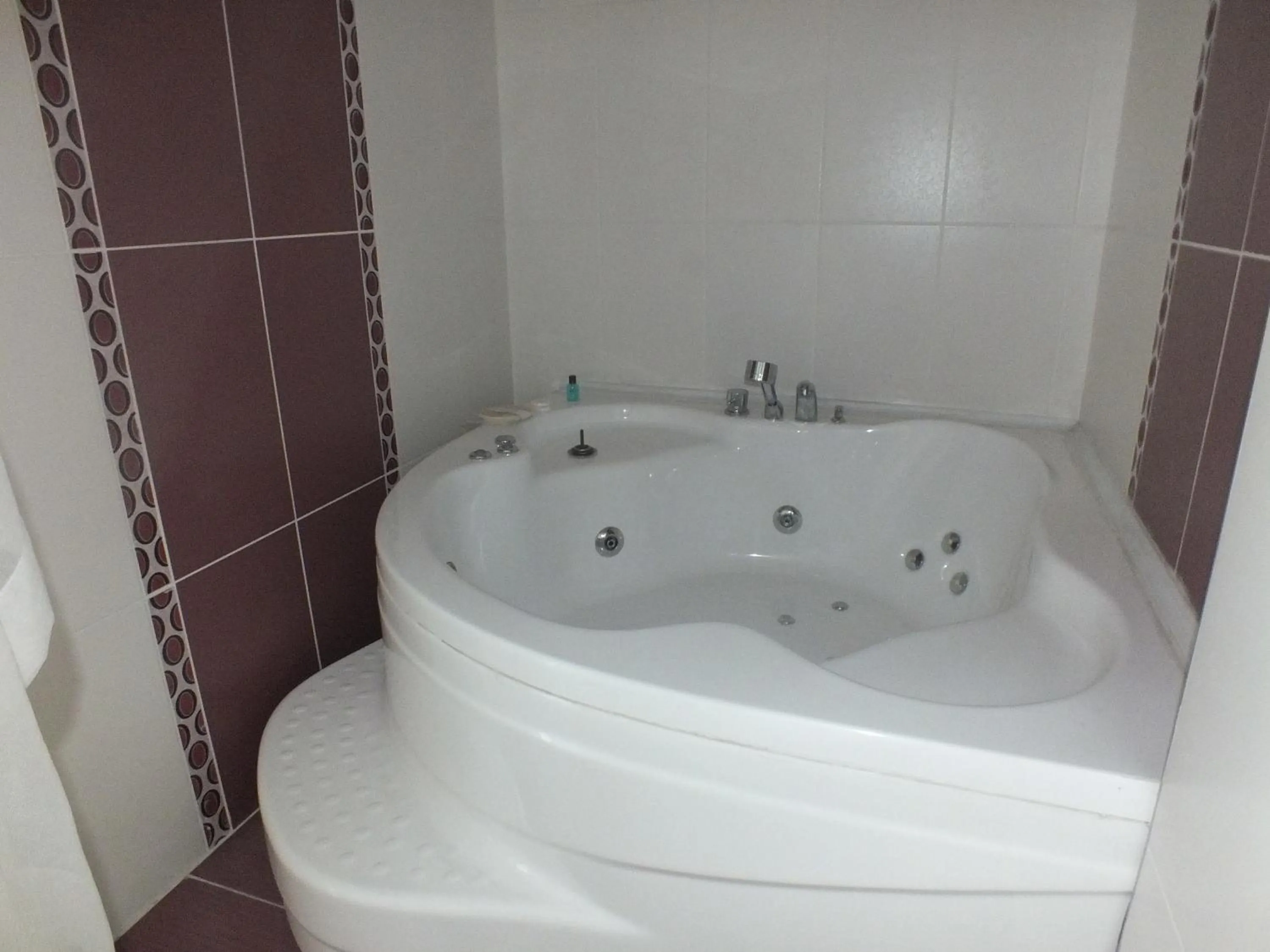 Shower in Grand Ahos Hotel