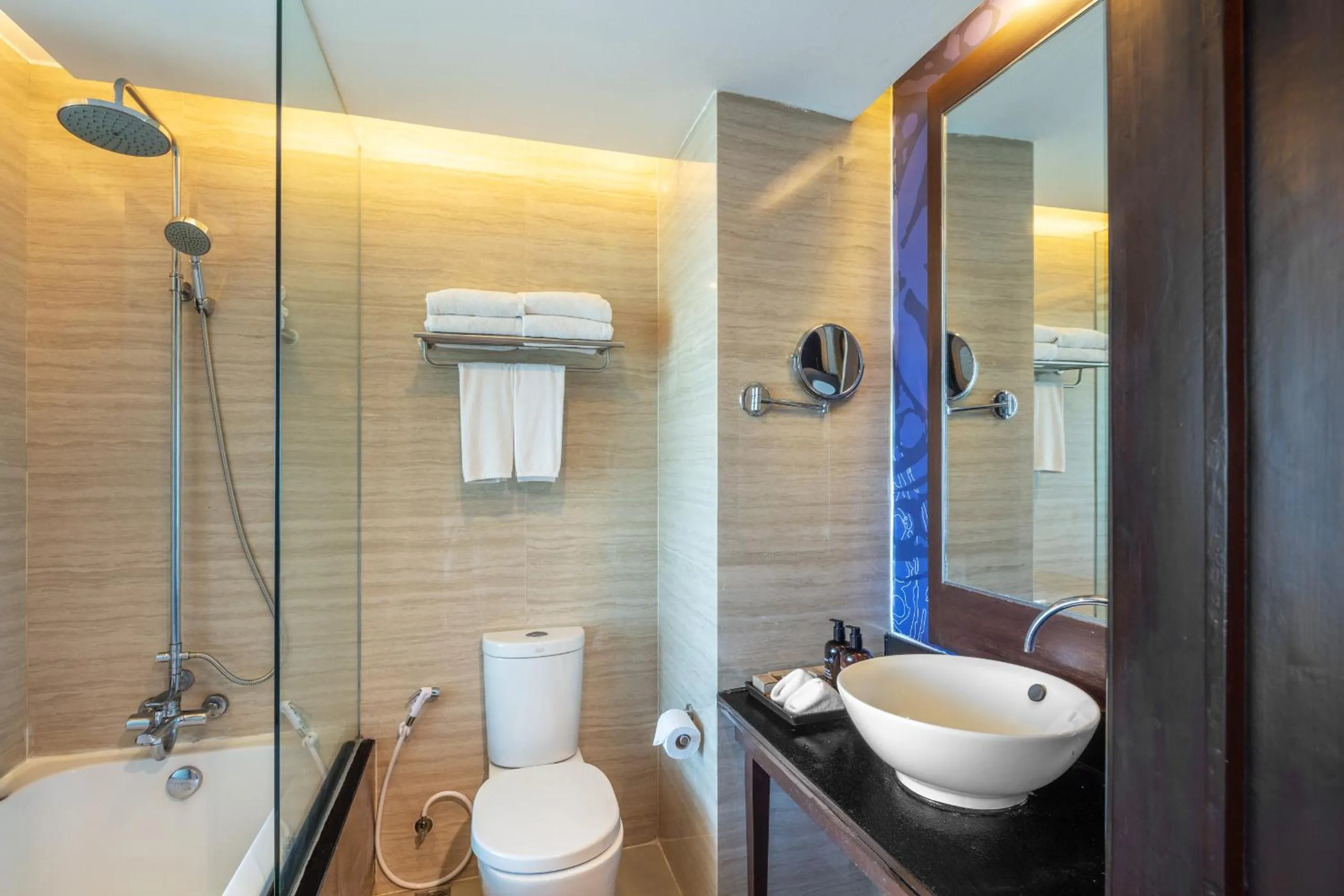 Shower in Tawa Ravadee Resort Prachinburi, a member of WorldHotels Distinctive