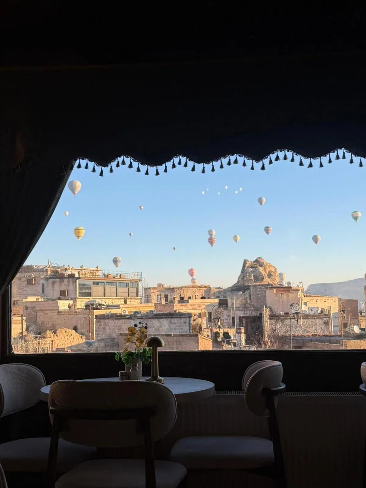 Restaurant/places to eat in Century Cave Hotel