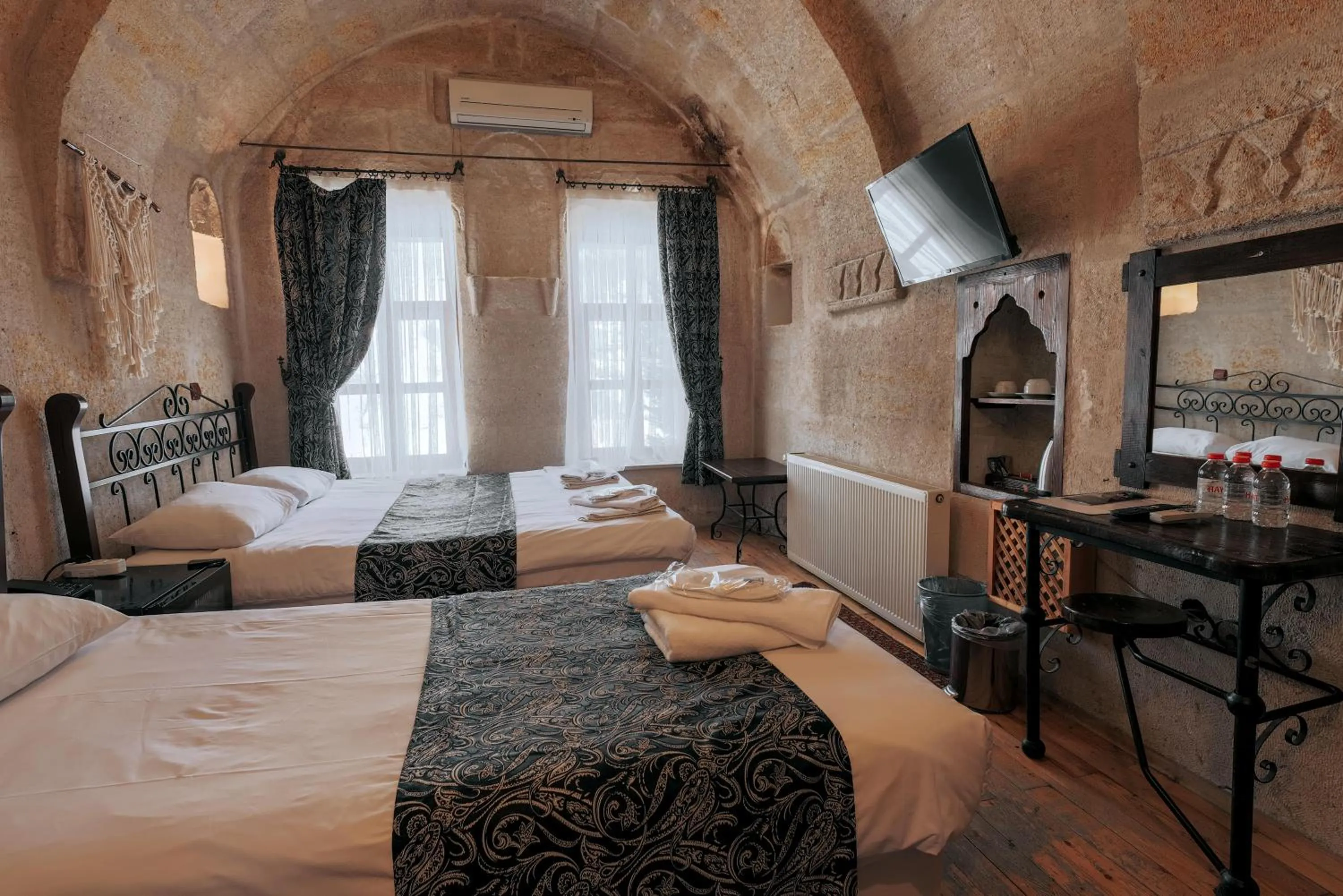 Photo of the whole room, Bed in Century Cave Hotel