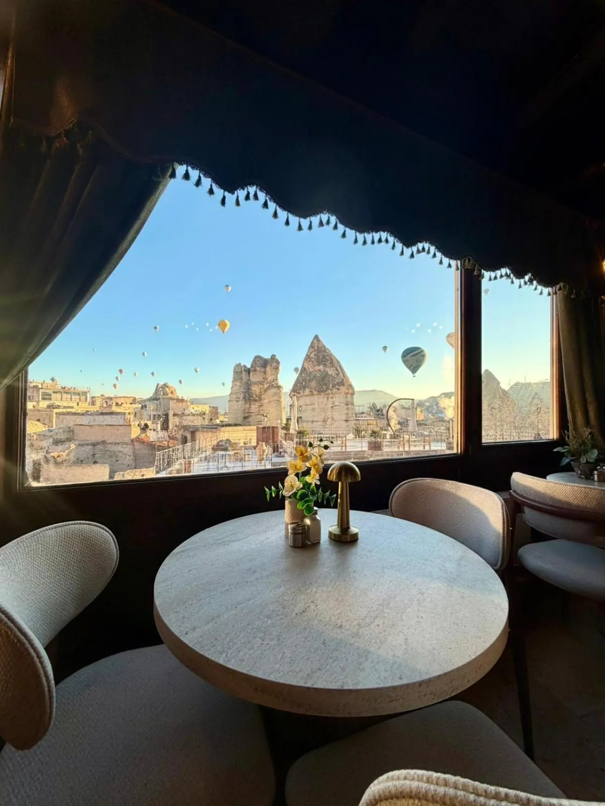 Restaurant/places to eat in Century Cave Hotel