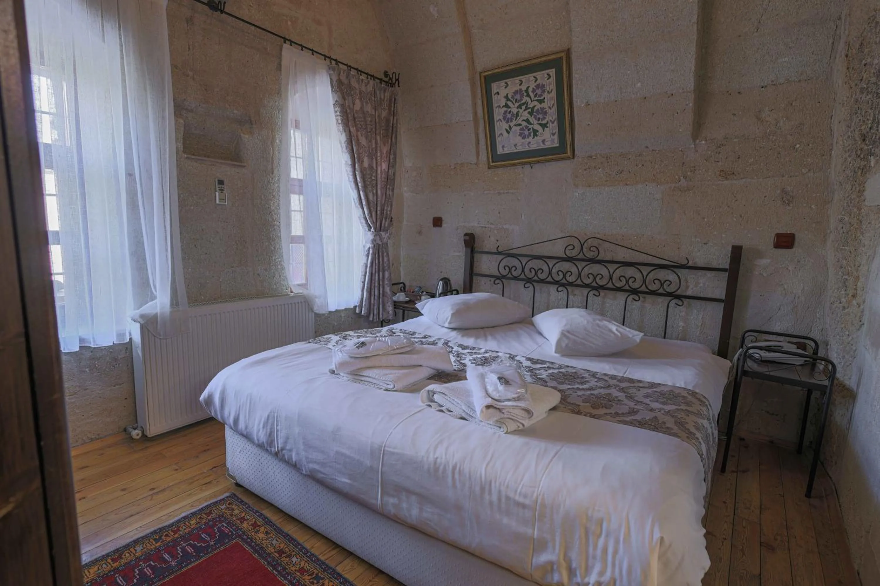 Photo of the whole room, Bed in Century Cave Hotel