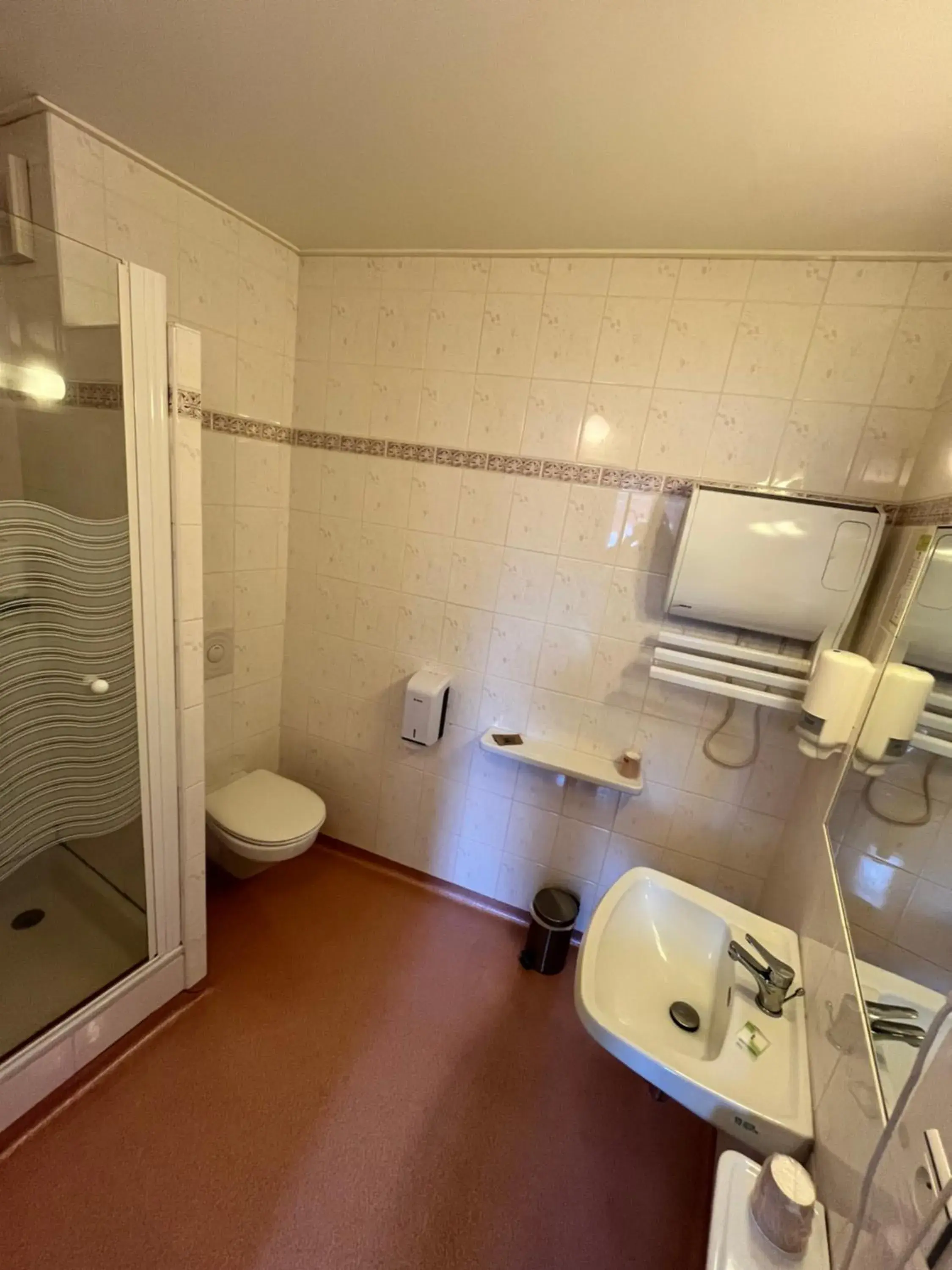 Standard Twin Room in Hotel du Nord - Ville-Haute Standard Twin Room in Hotel du Nord - Ville-Haute