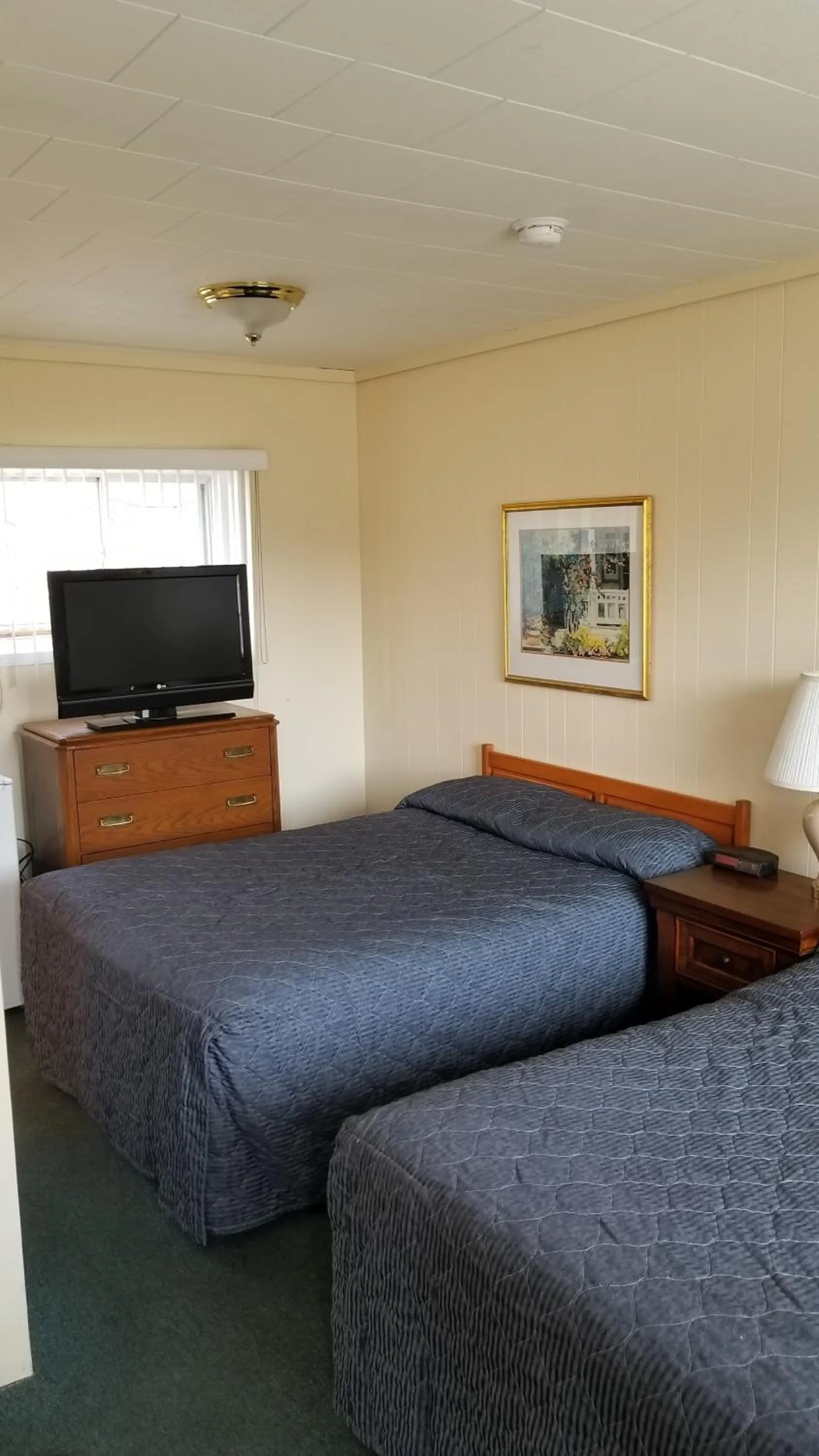 Bedroom, Bed in Wasaga Beach Inn And Cottages