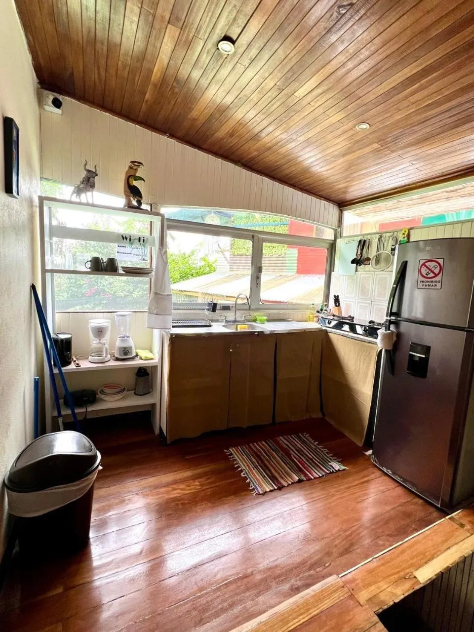 Kitchen or kitchenette in Pura Vida Hostel