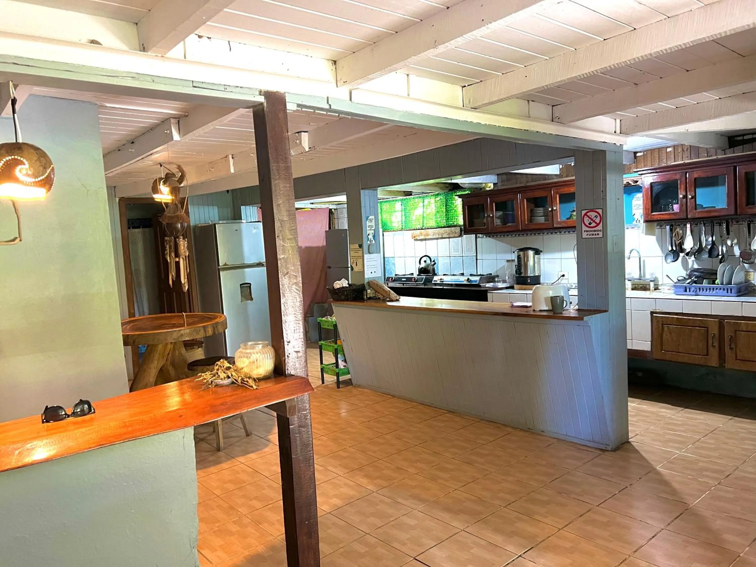 Kitchen or kitchenette in Pura Vida Hostel