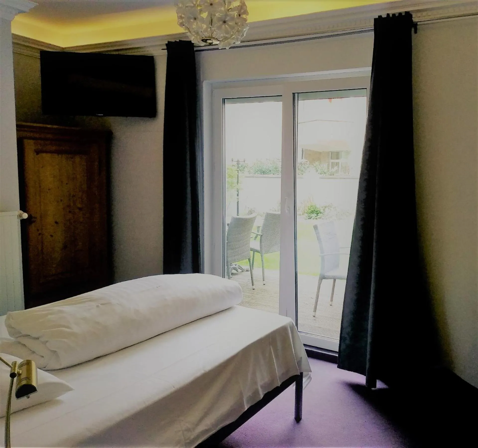 Photo of the whole room, Bed in Wasserturm Hotel Mannheim