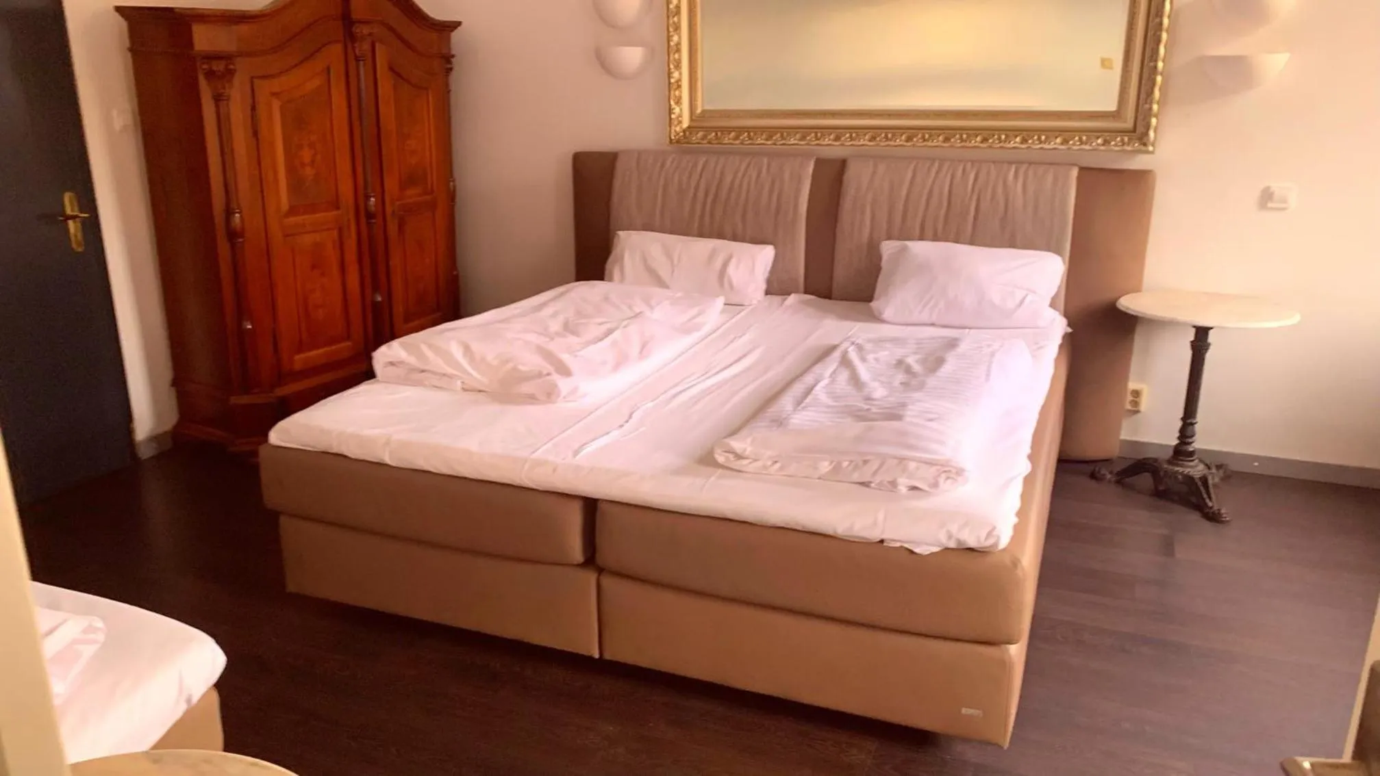 Photo of the whole room, Bed in Wasserturm Hotel Mannheim