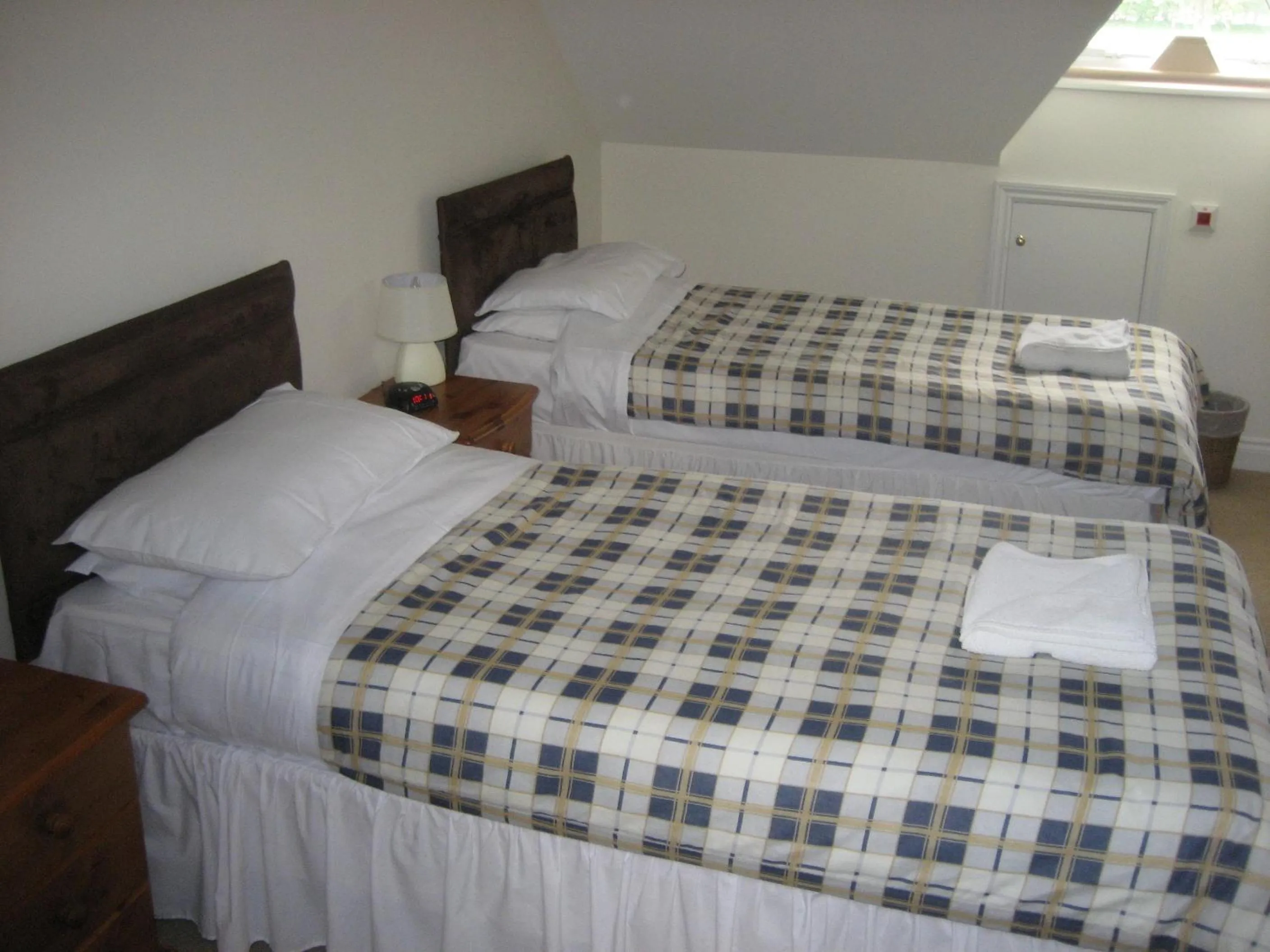 Bathroom, Bed in Richmond Park Golf Club