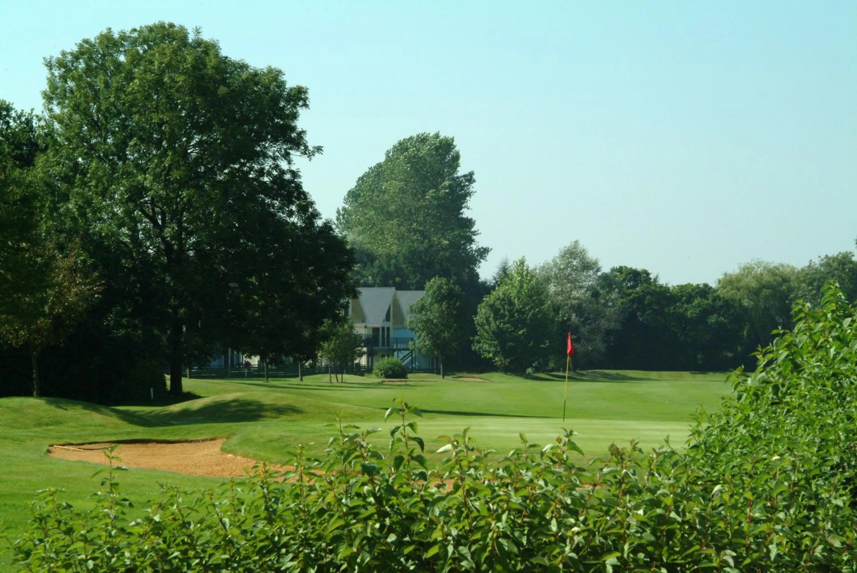 Area and facilities in Richmond Park Golf Club