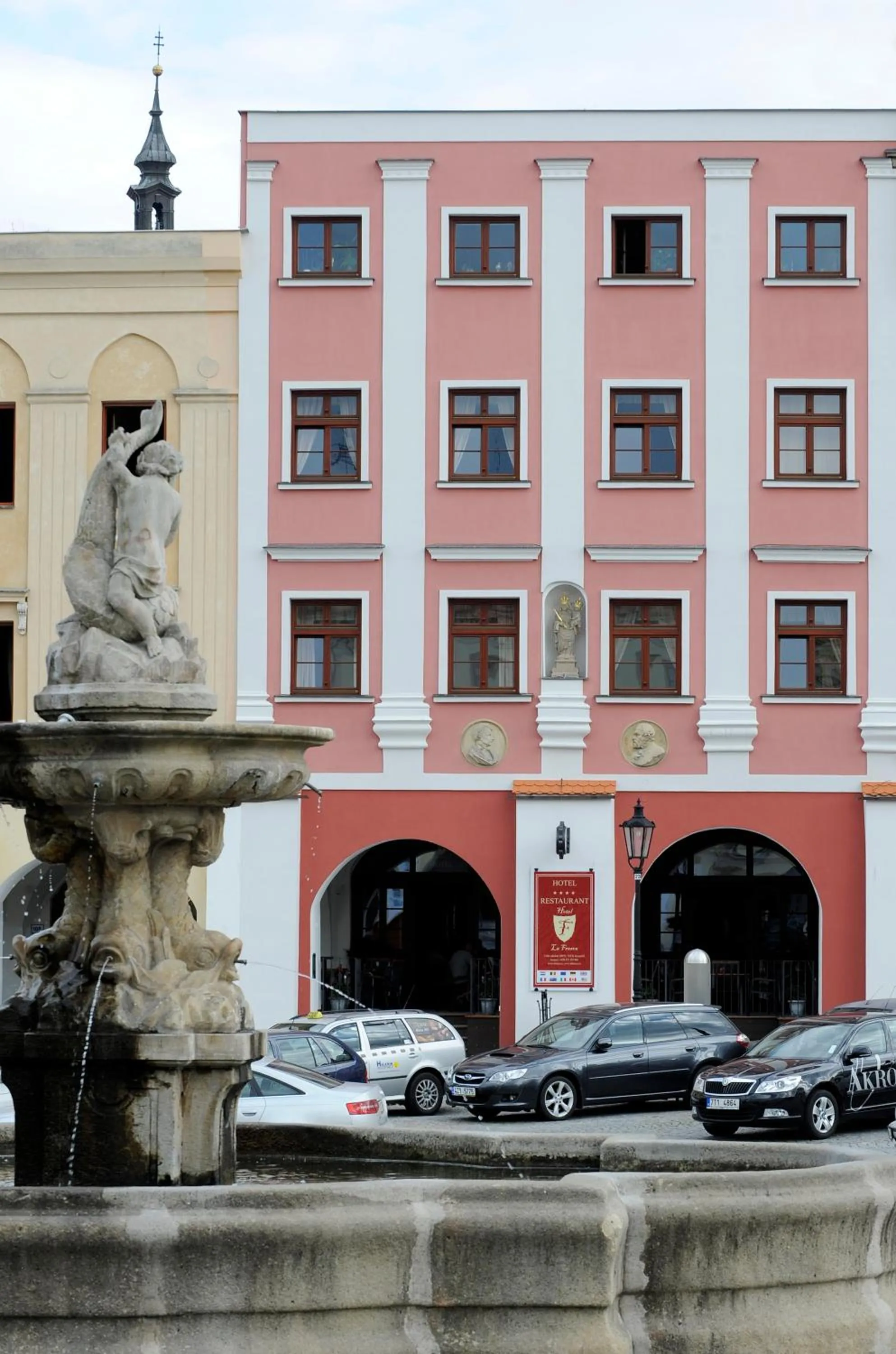 Facade/entrance in La Fresca