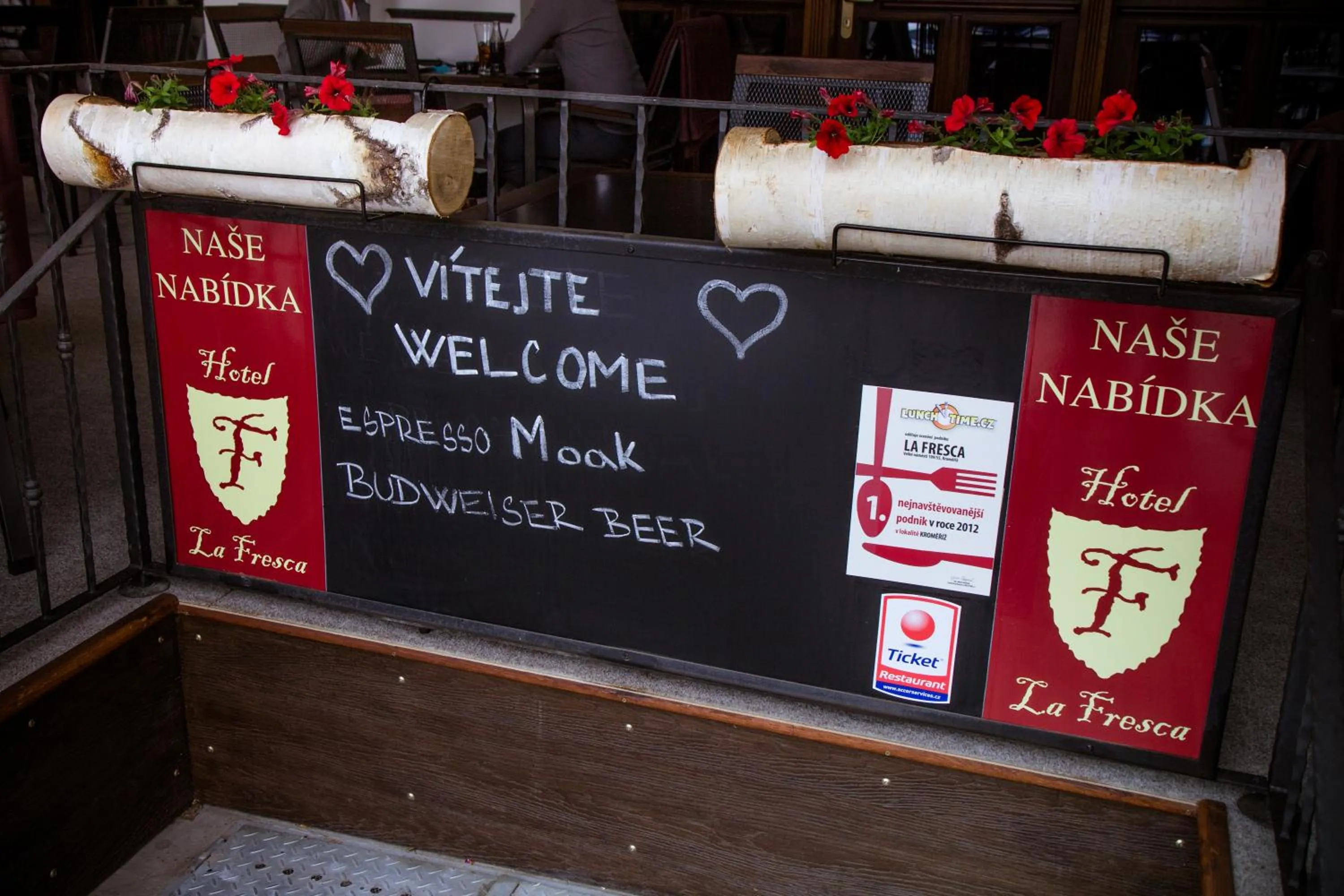 Restaurant/places to eat in La Fresca