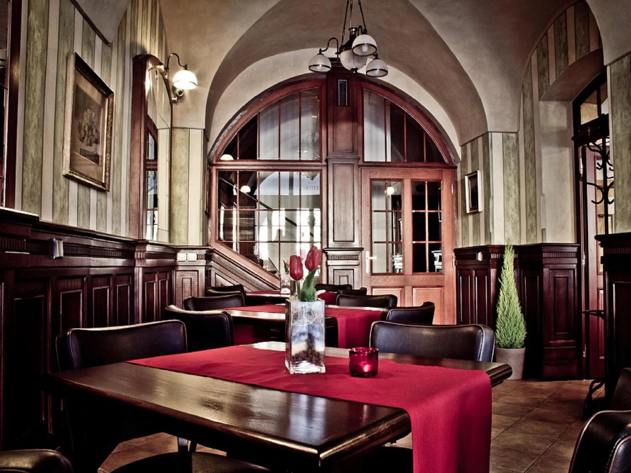 Restaurant/places to eat in La Fresca