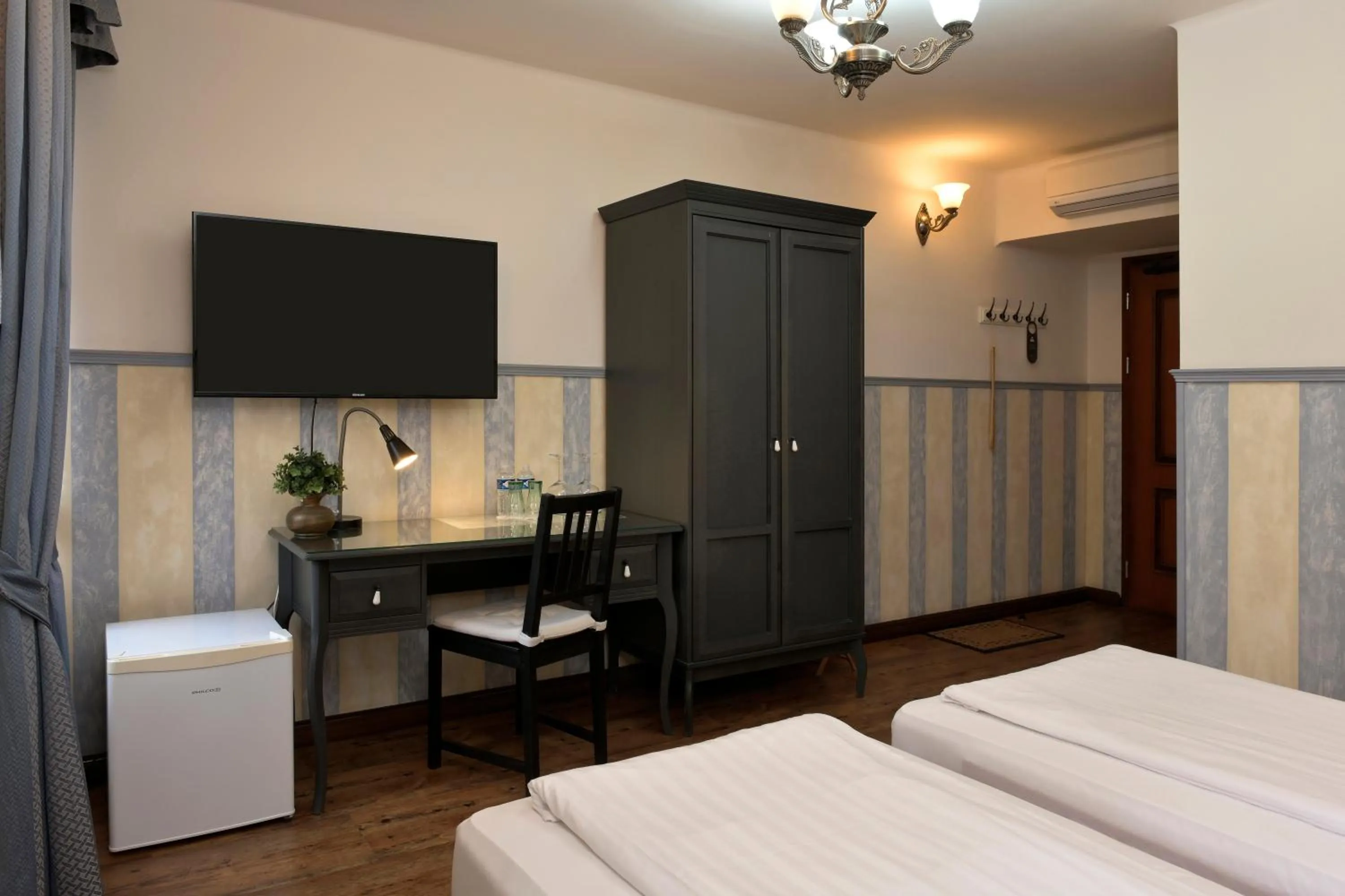 Photo of the whole room, Bed in La Fresca