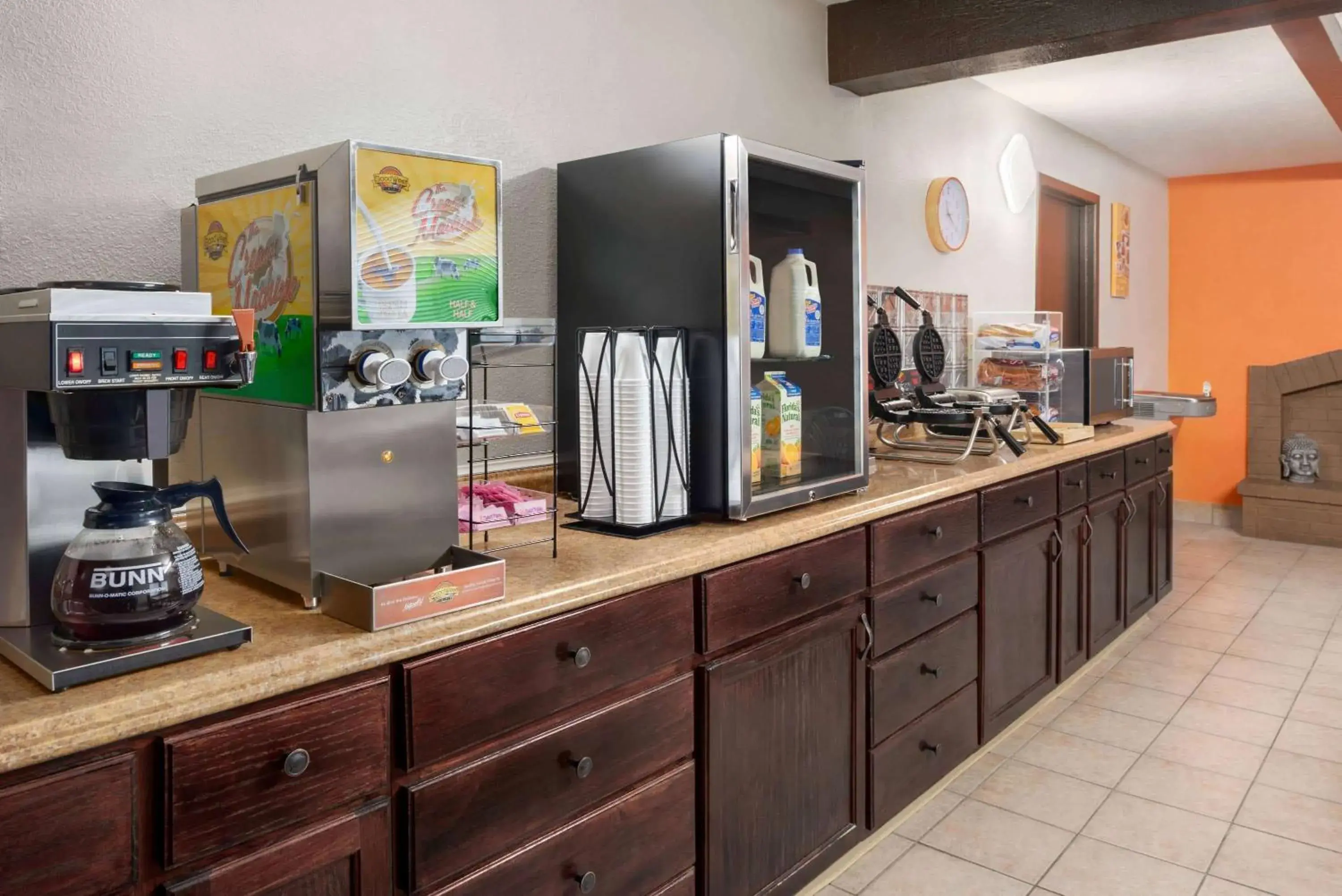 Restaurant/places to eat in Howard Johnson by Wyndham Appleton Restaurant/places to eat in Howard Johnson by Wyndham Appleton