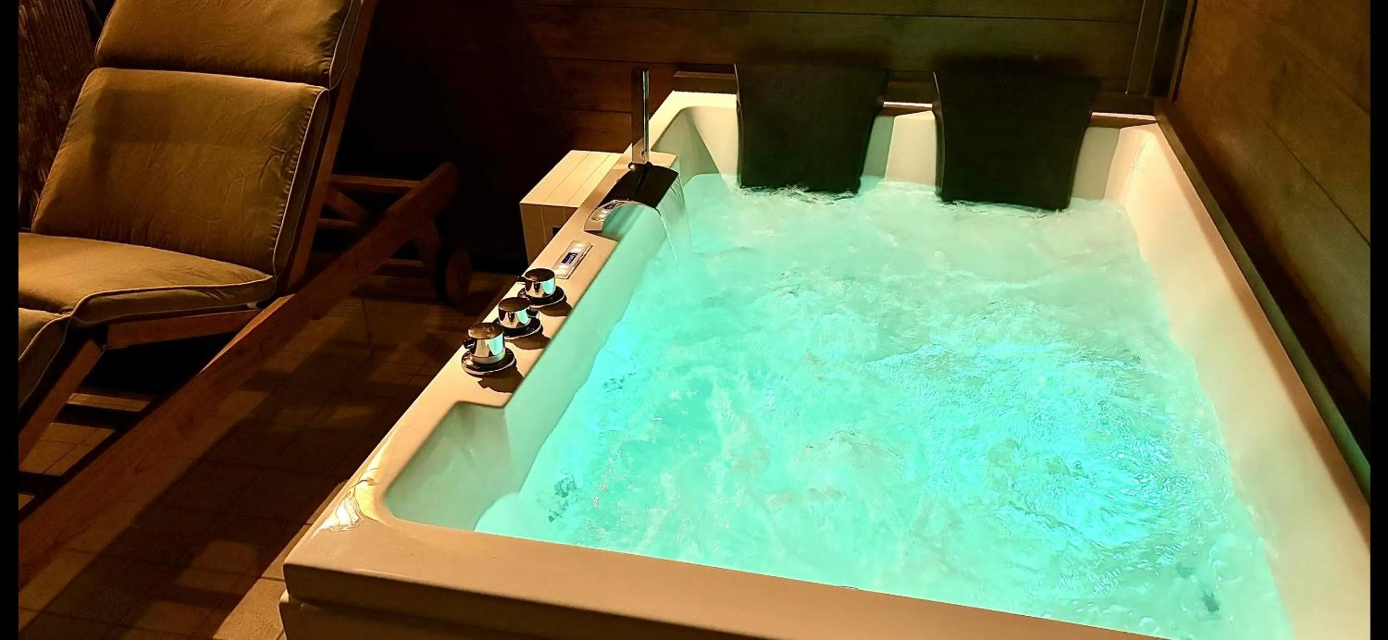 Hot Tub in B&B Desenzano Paradise